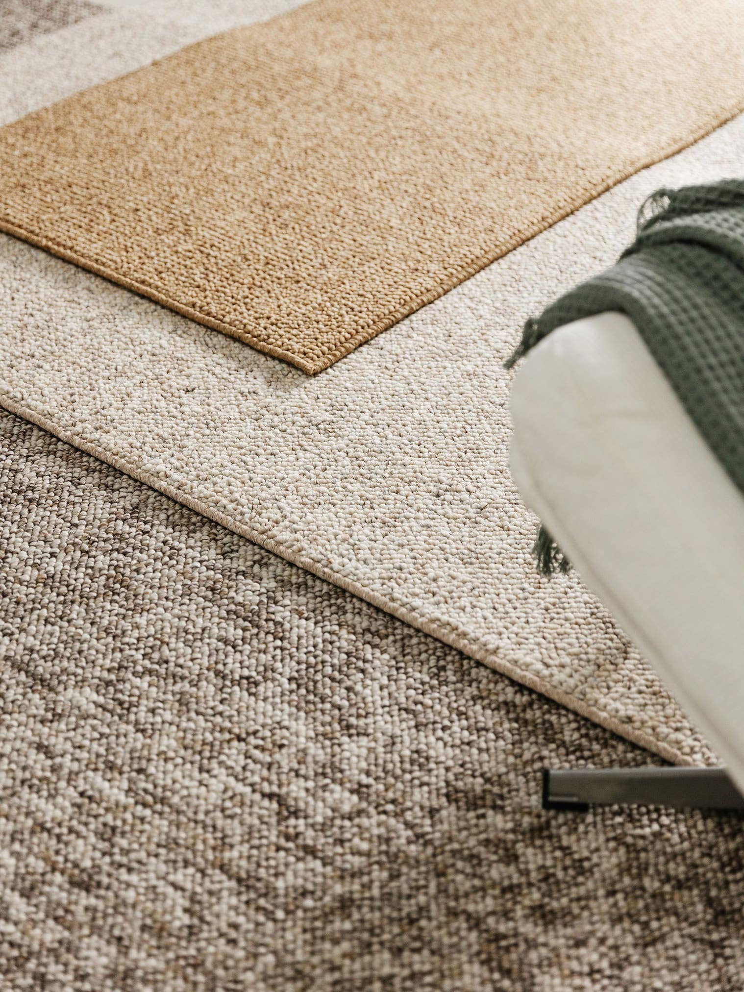 Tapis en 100% Polypropylène en Taupe avec une pile de 6 - 10 mm de hauteur de benuta Nest