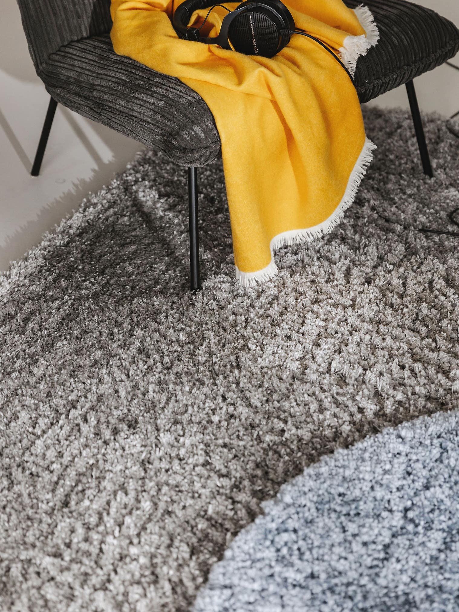 Teppich aus 100% Polypropylen in Grau mit 41 bis 50 mm hohem Flor von benuta Pop
