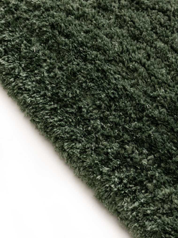 Rug made of 100% Polypropylene in Green with a 41 - 50 mm high pile by benuta Pop
