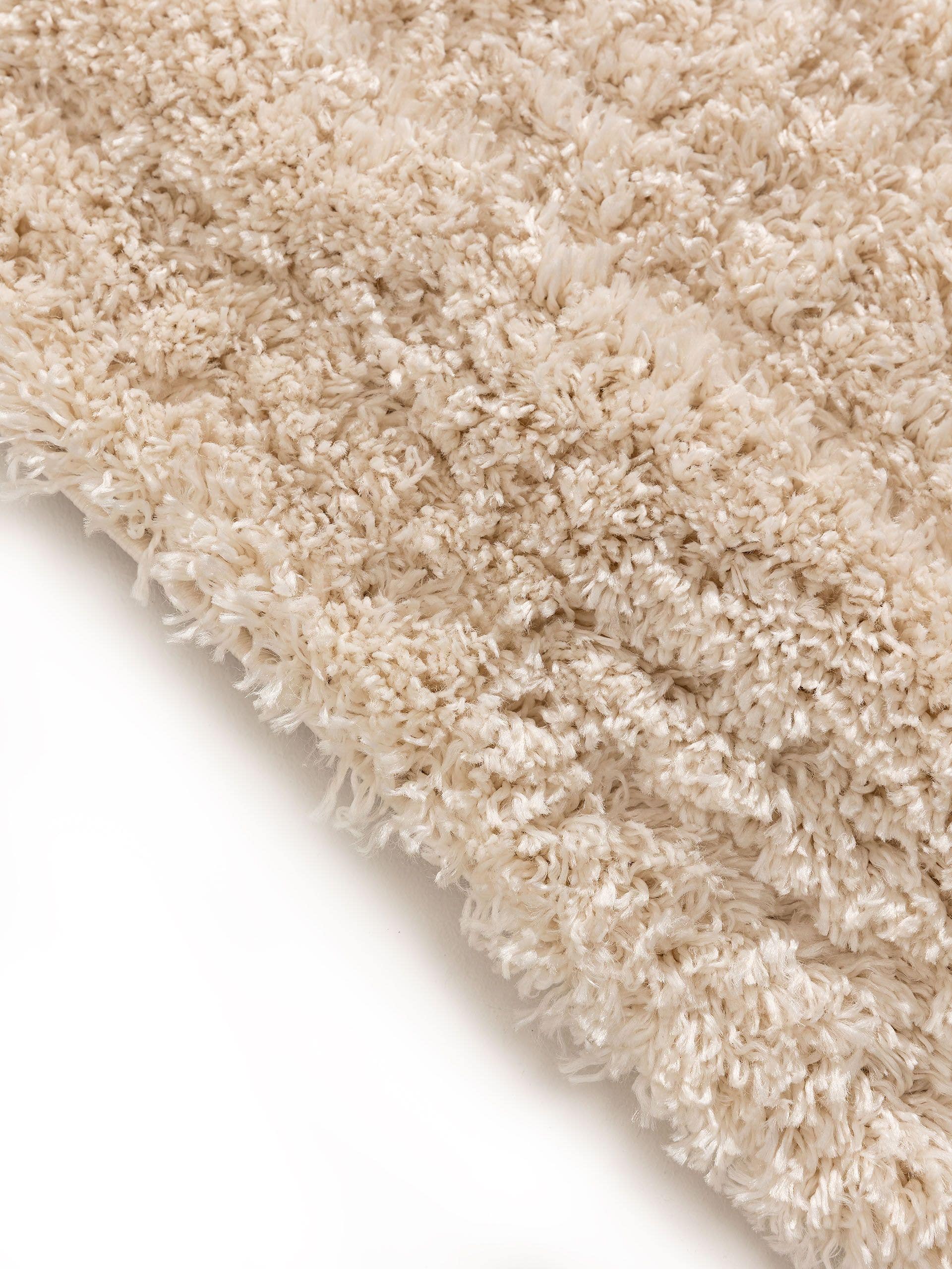 Rug made of 100% Polypropylene in Beige with a 41 - 50 mm high pile by benuta Pop