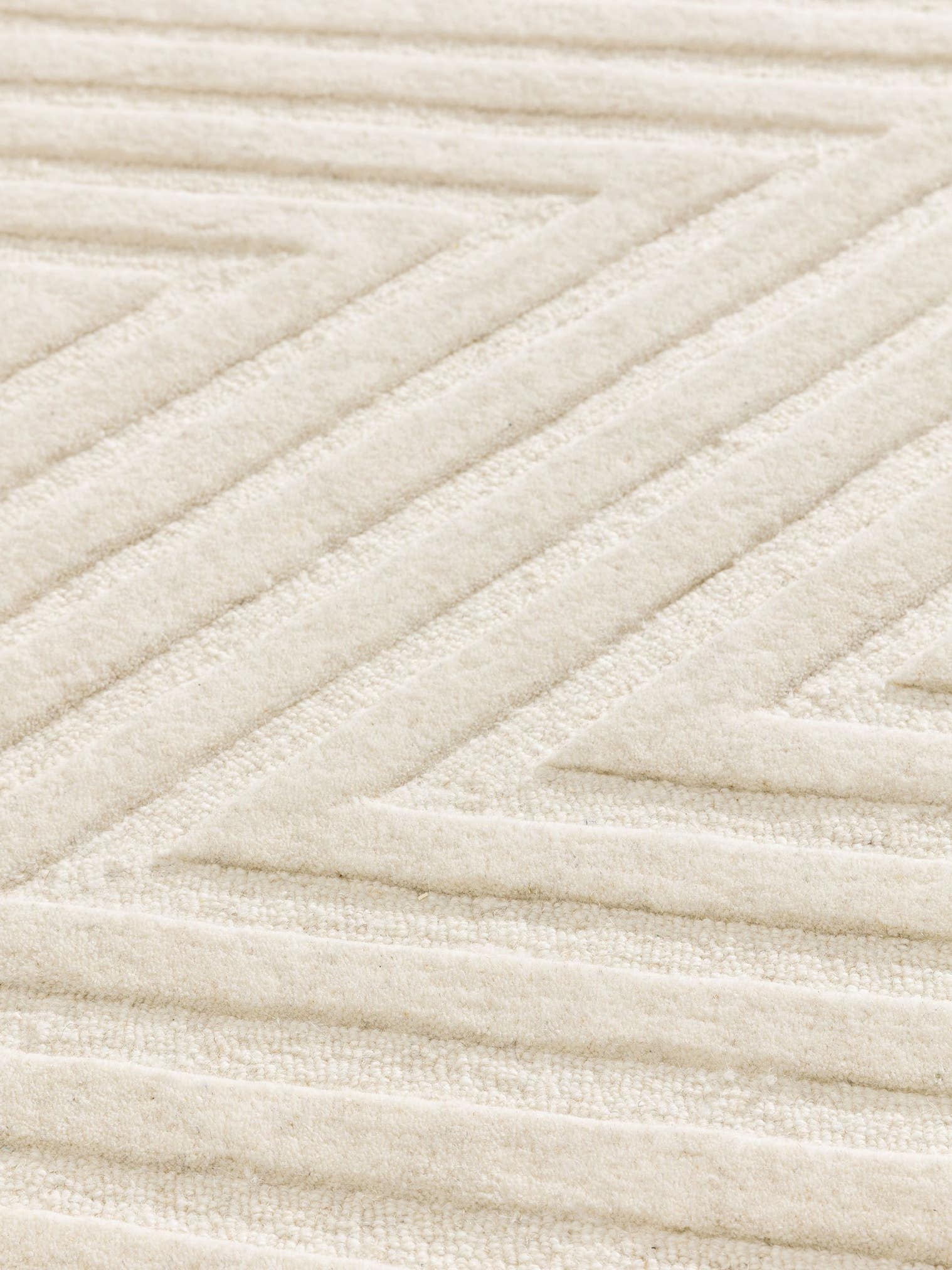 Teppich aus 100% Wolle in Weiß mit 11 bis 20 mm hohem Flor von benuta Pure