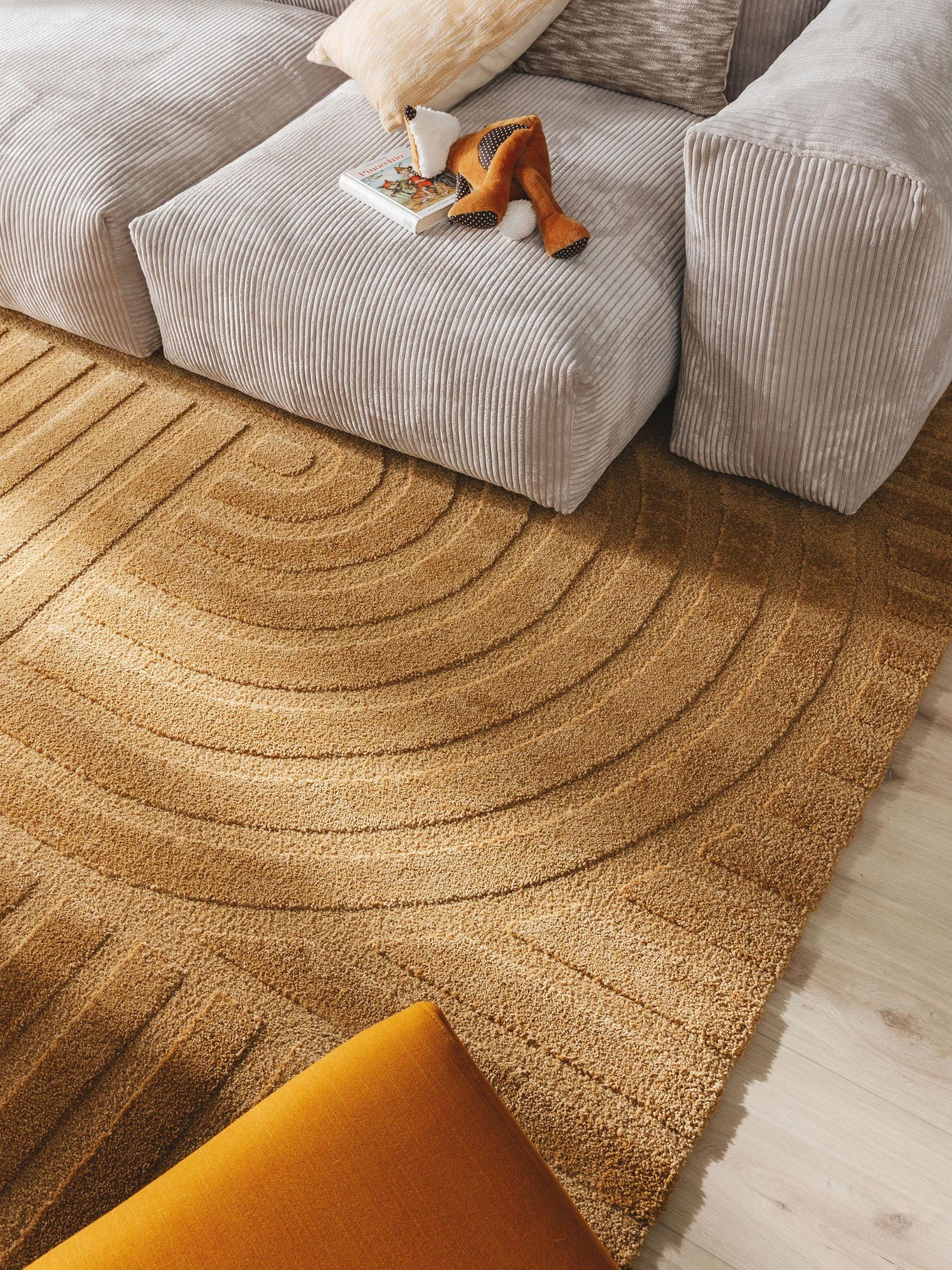 Teppich aus 60% Polypropylen, 40% Polyester in Gelb mit 11 bis 20 mm hohem Flor von benuta Nest