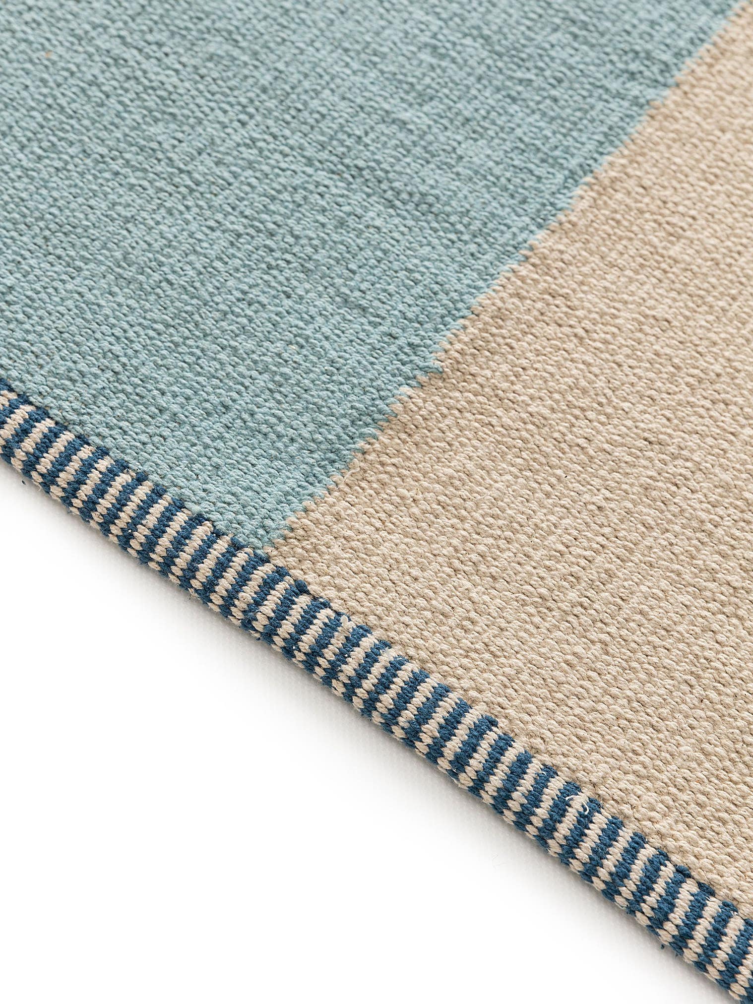 Teppich aus 100% Baumwolle in Blau mit bis 5 mm hohem Flor von Lytte