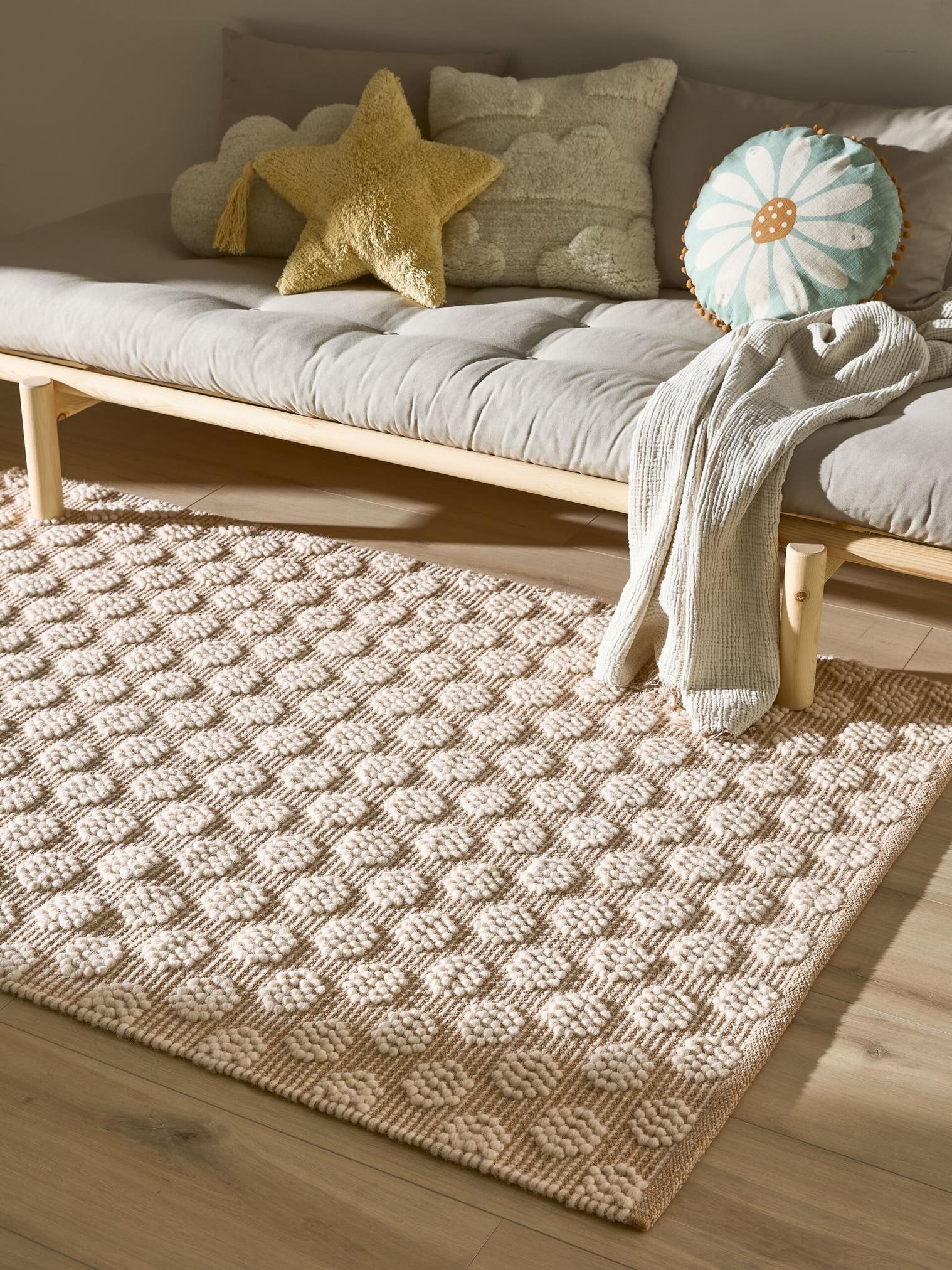 Tappeto di 60% Lana, 40% Cotone in Beige con pelo alto 11 - 20 mm da Lytte