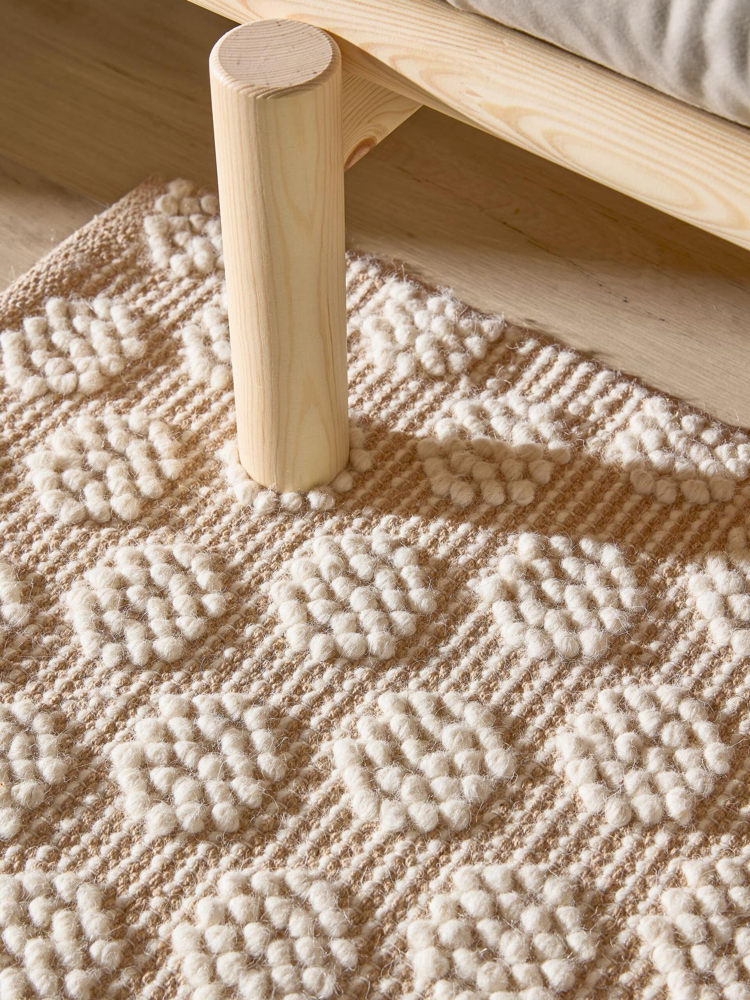 Tappeto di 60% Lana, 40% Cotone in Beige con pelo alto 11 - 20 mm da Lytte