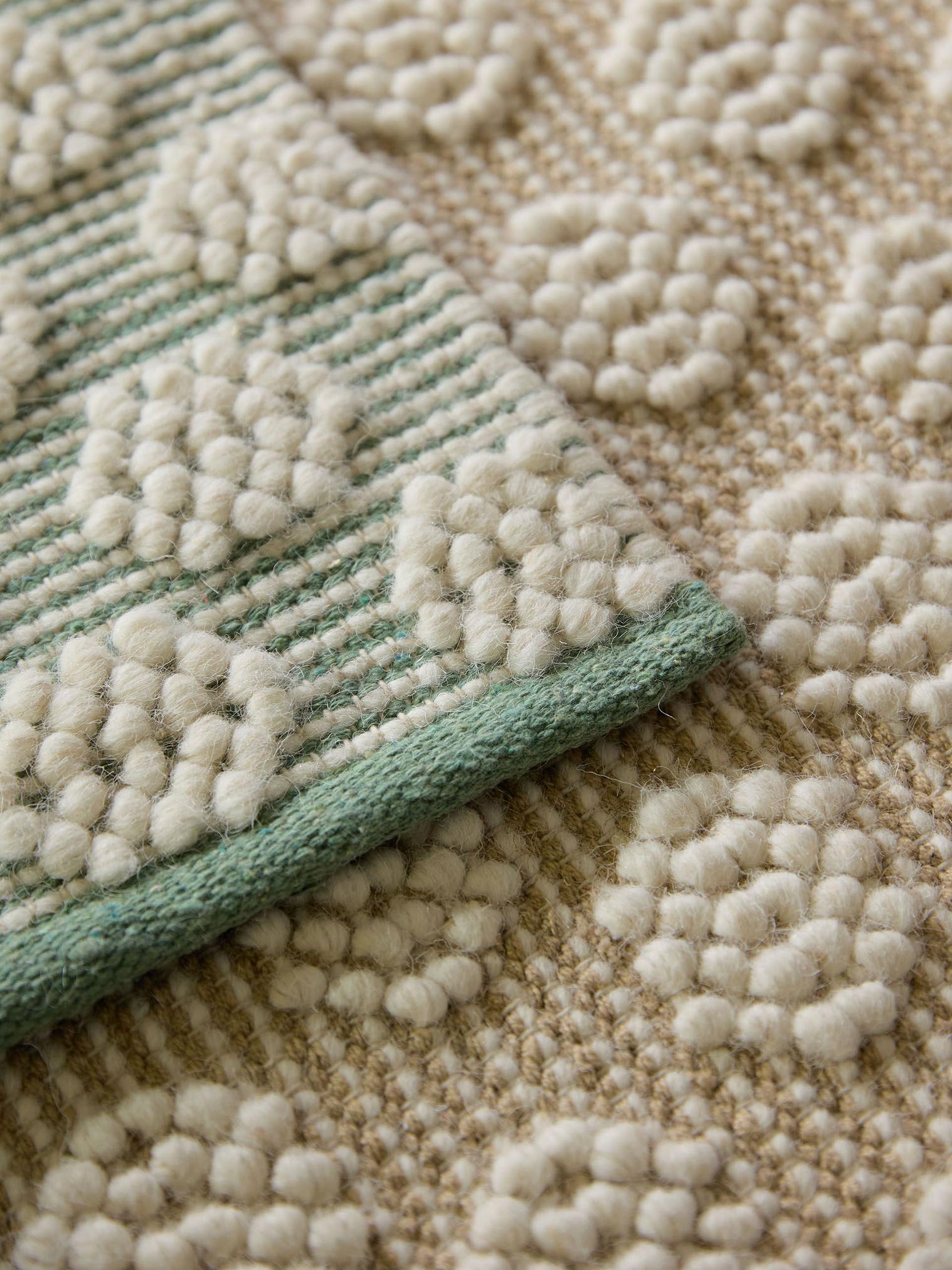 Tappeto di 60% Lana, 40% Cotone in Beige con pelo alto 11 - 20 mm da Lytte
