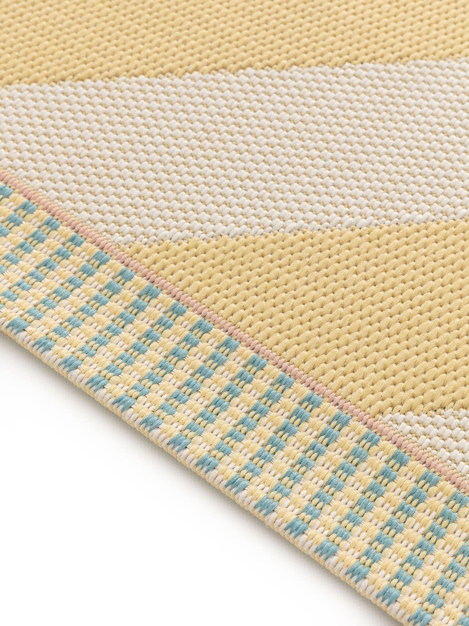 Teppich aus 100% Polypropylen in Gelb mit bis 5 mm hohem Flor von Lytte