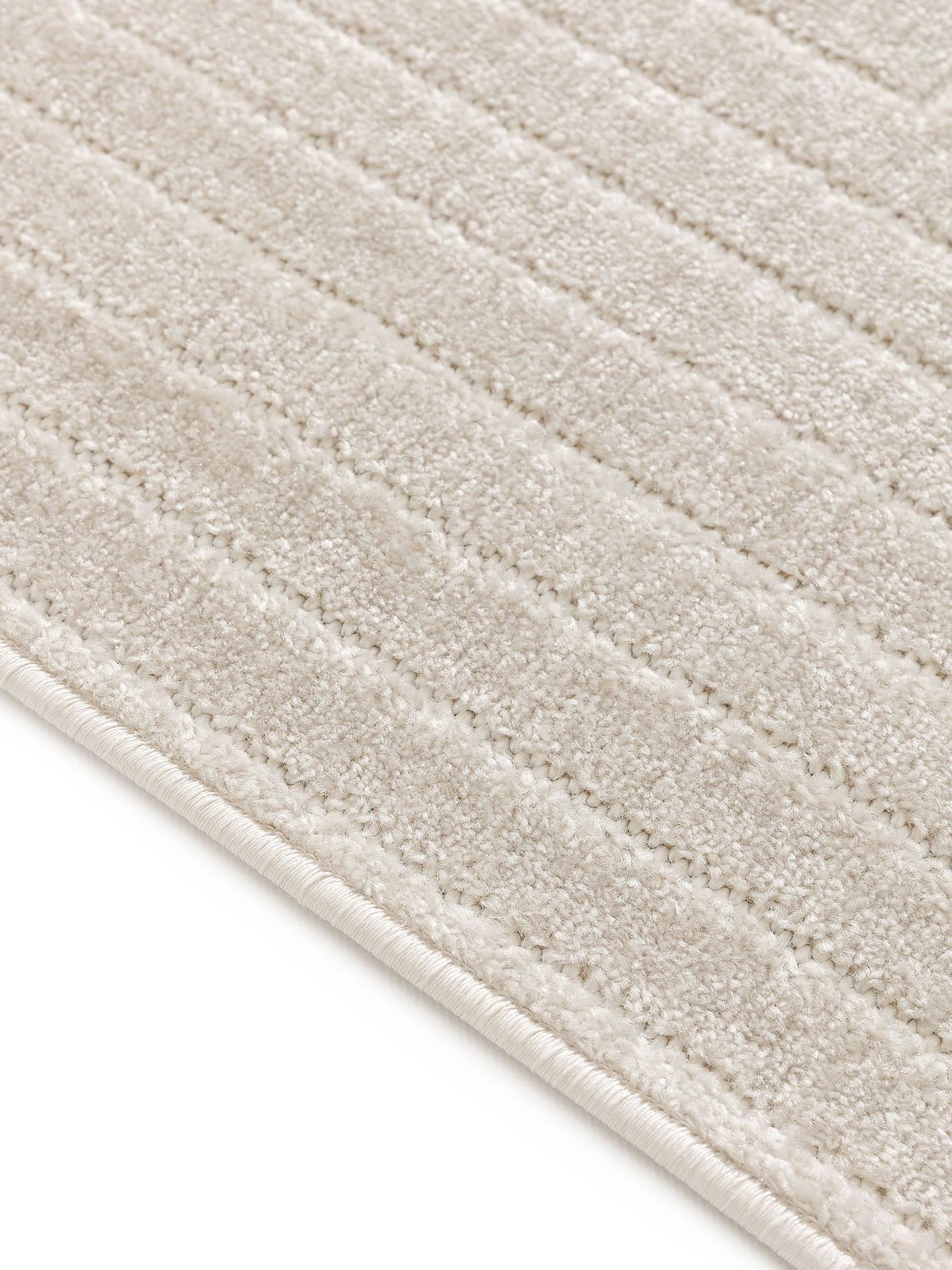 Matta av 100% Polypropylen i Beige med 6 - 10 mm hög lugg från benuta Pop