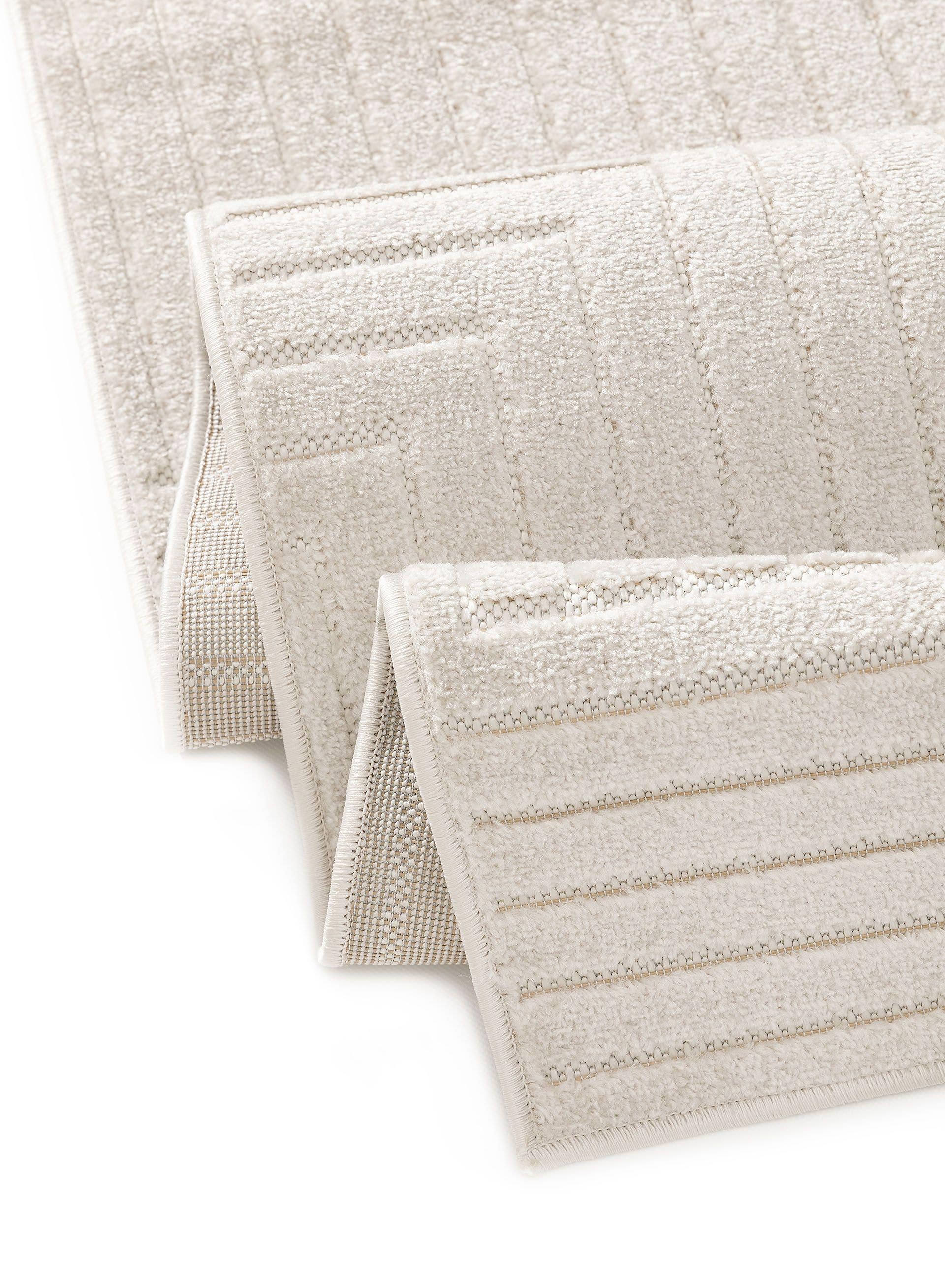 Teppe av 100 % polypropylen i Beige med 6 til 10 mm høy lugg fra benuta Pop