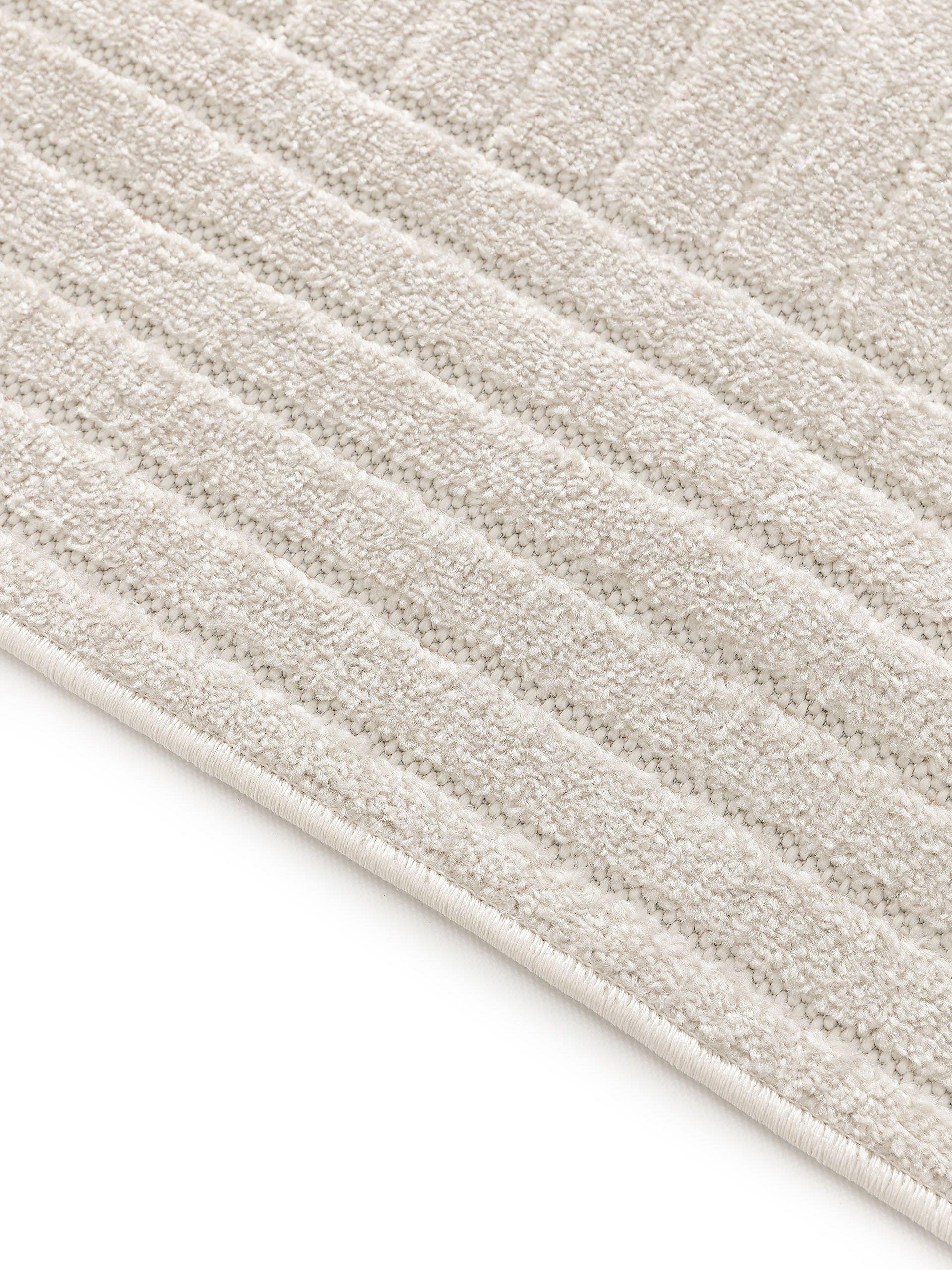 Teppe av 100 % polypropylen i Beige med 6 til 10 mm høy lugg fra benuta Pop