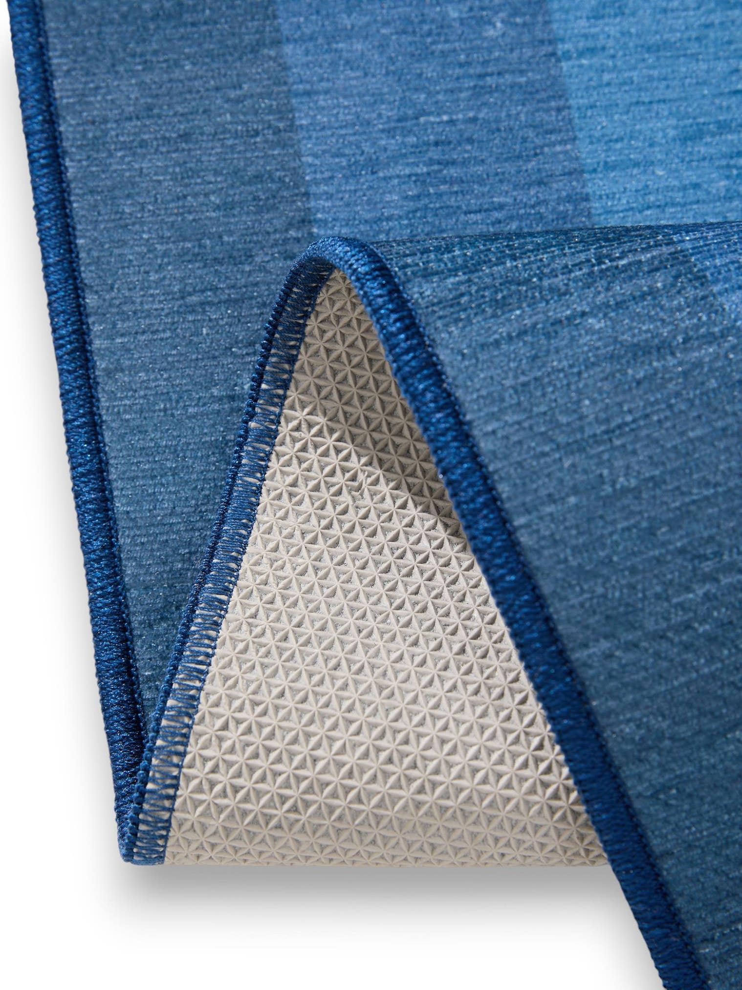Tapis en 100% Polyester en Bleu avec une pile de 1- 5 mm de hauteur de benuta Pop