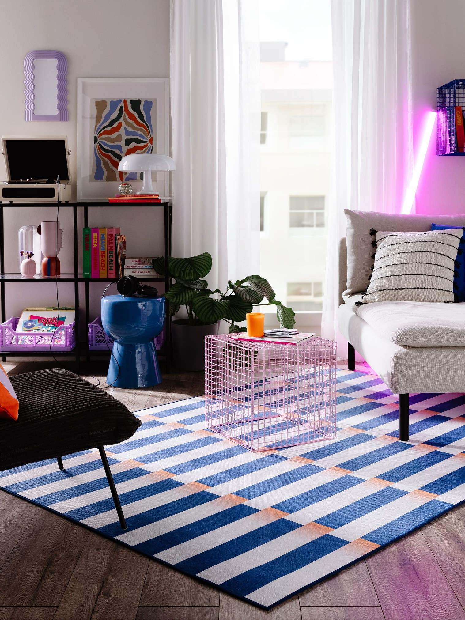 Tapijt van 100% Polyester in Blauw met een 1- 5 mm hoge pool van benuta Pop