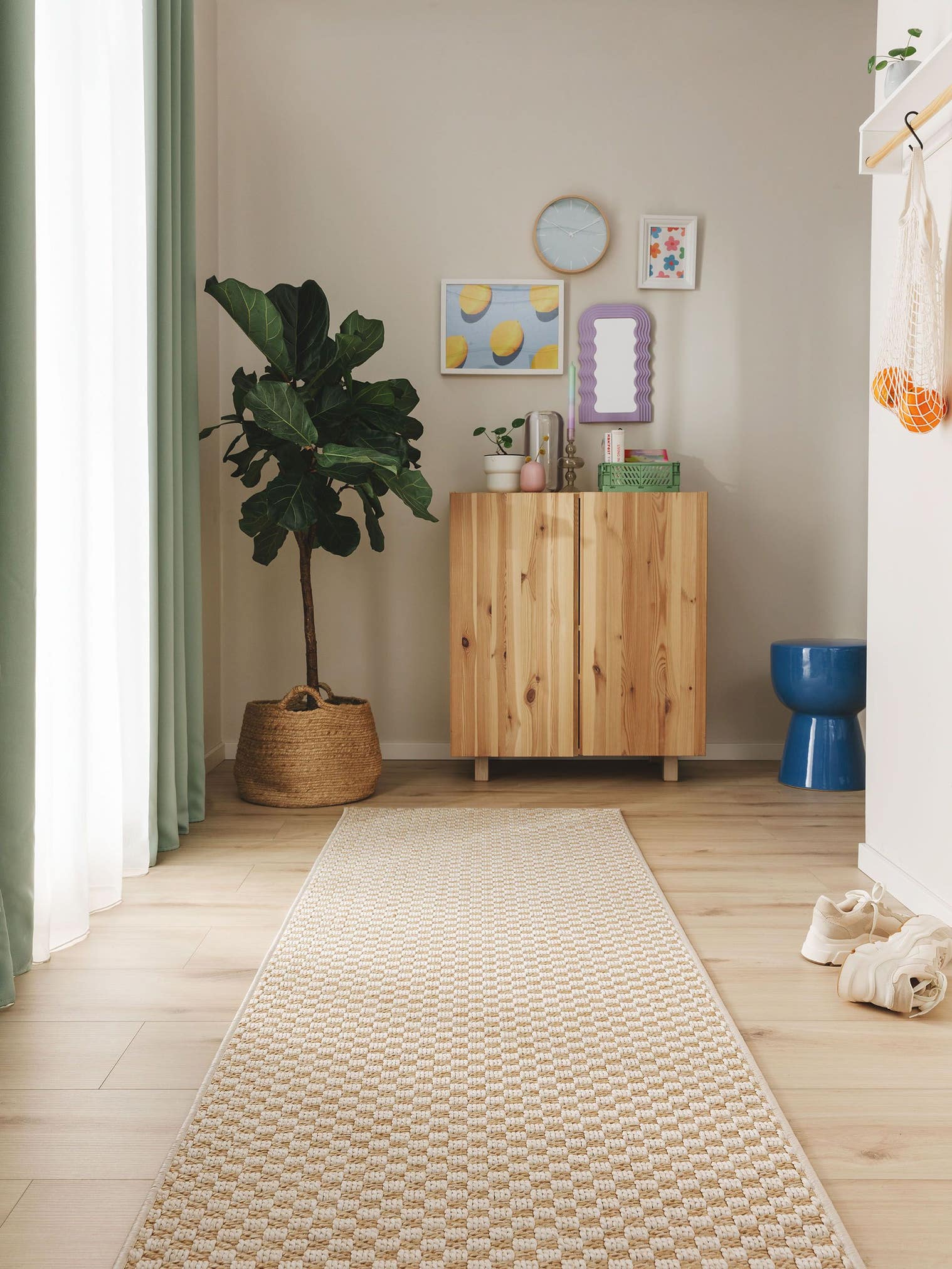 Teppich aus 100% Polypropylen in Beige mit bis 5 mm hohem Flor von benuta Pop