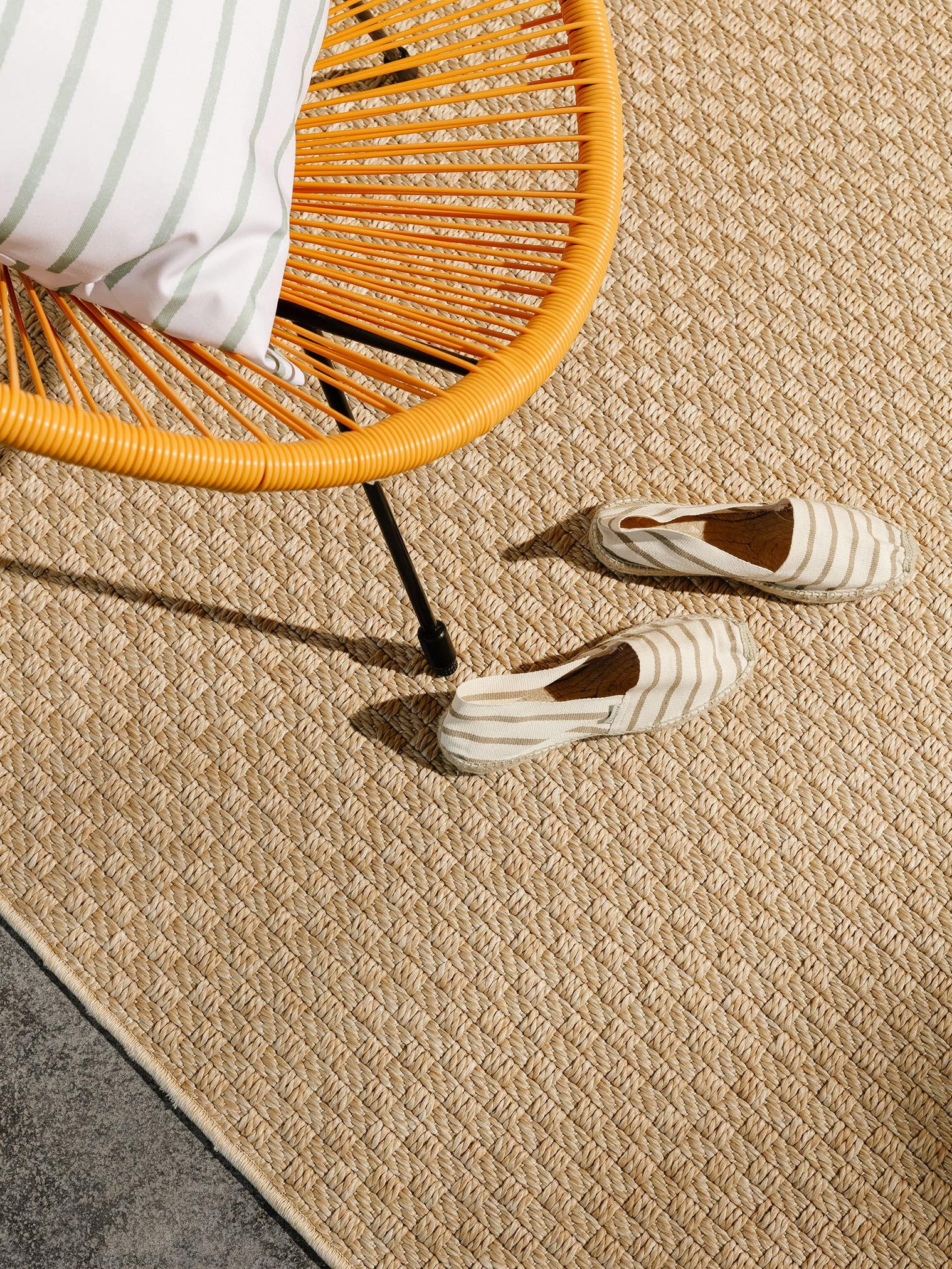 Tapis en 100% Polypropylène en Beige avec une pile de 1- 5 mm de hauteur de benuta Pop