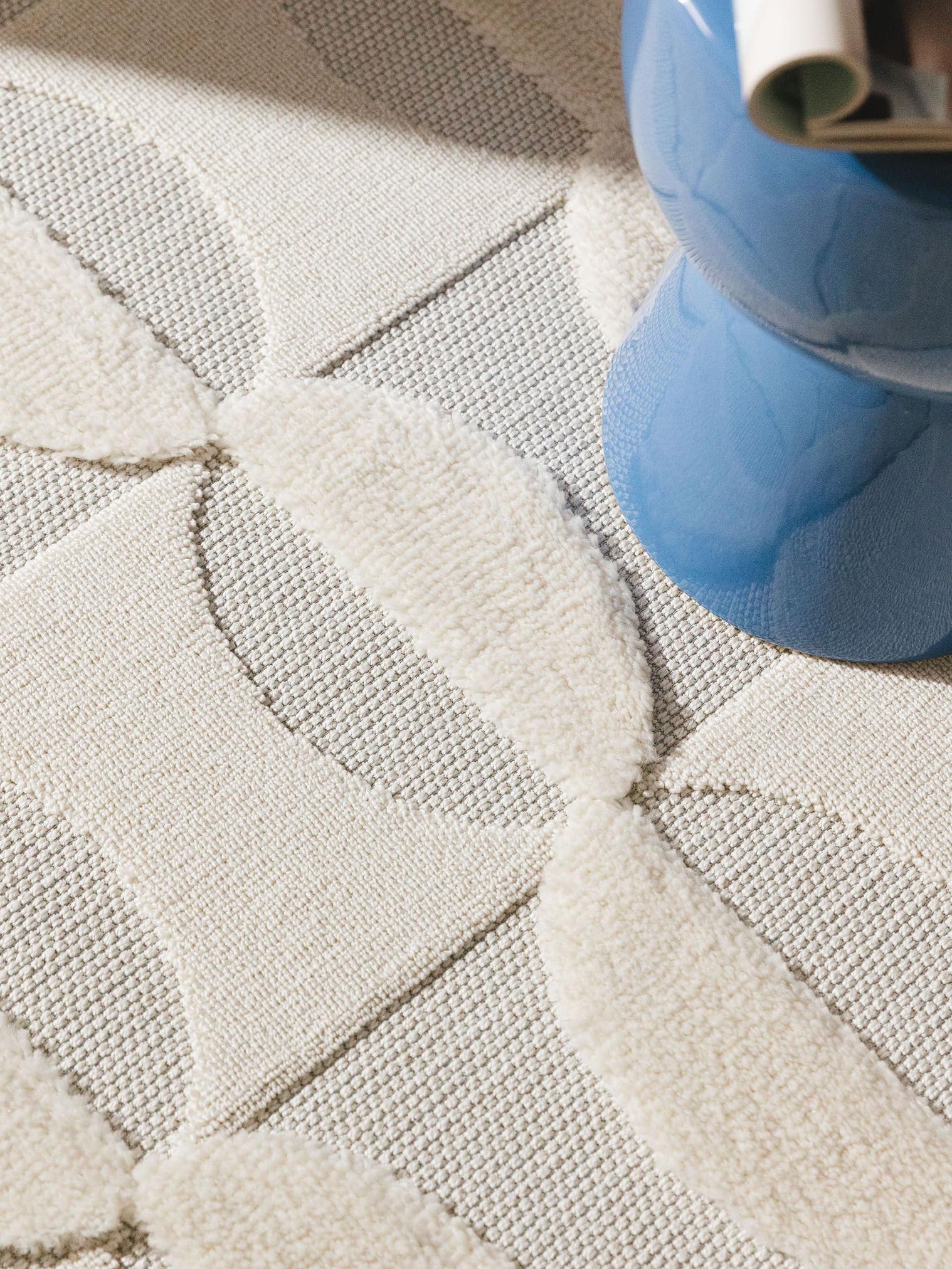 Teppich aus 100% Polypropylen in Weiß mit 6 bis 10 mm hohem Flor von benuta Pop