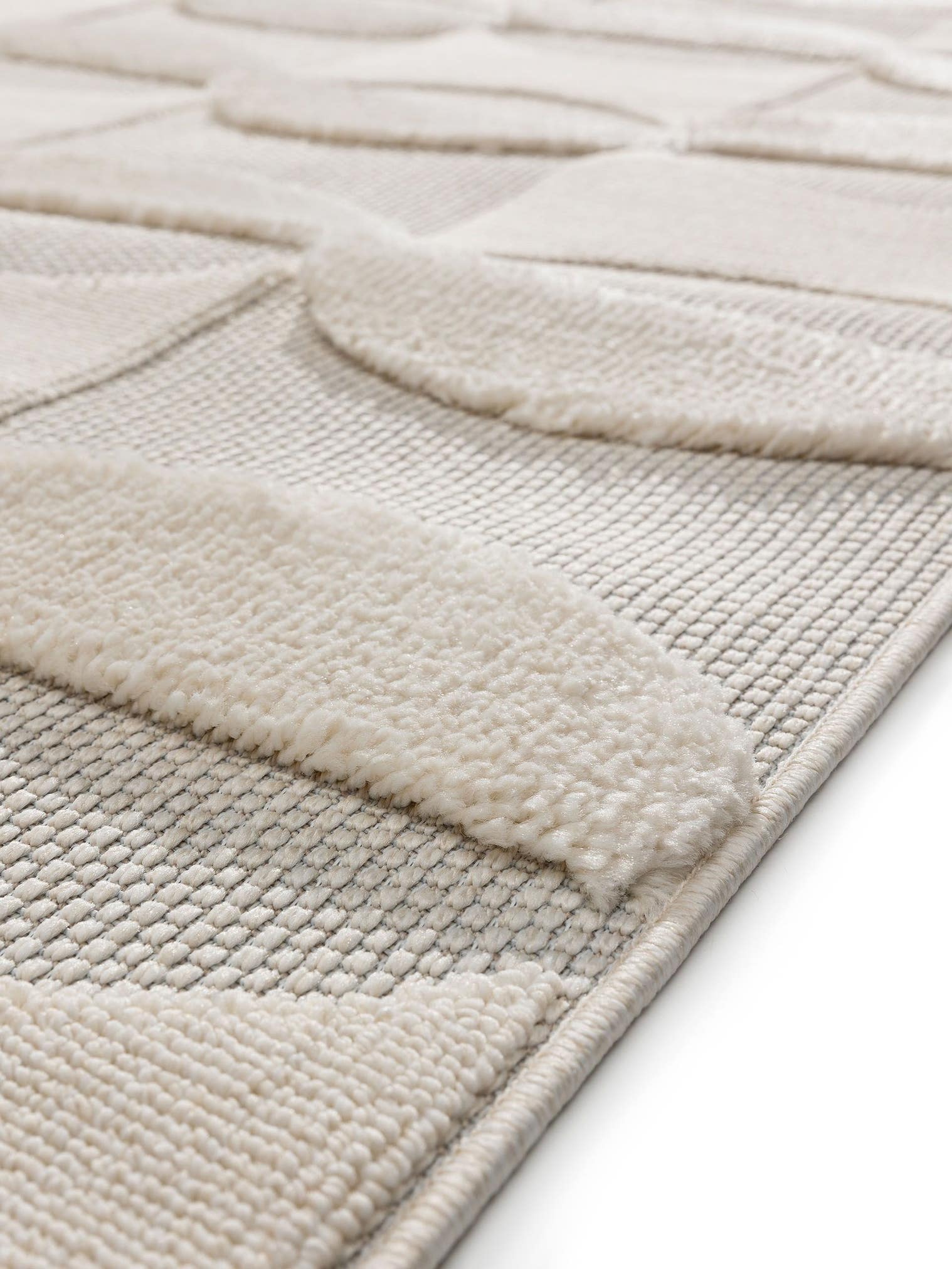 Teppich aus 100% Polypropylen in Weiß mit 6 bis 10 mm hohem Flor von benuta Pop