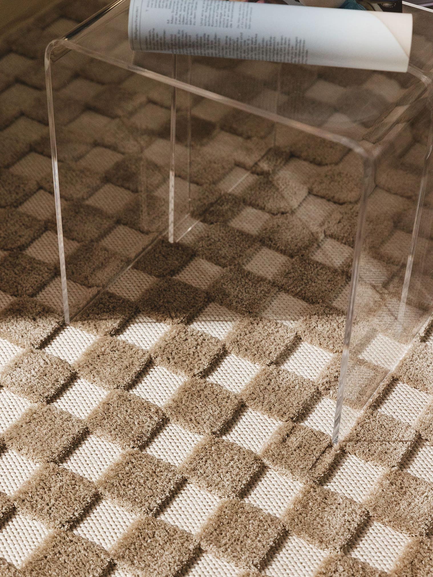 Rug made of 100% Polyester (Microfiber) in Taupe with a 11 - 20 mm high pile by benuta Pop