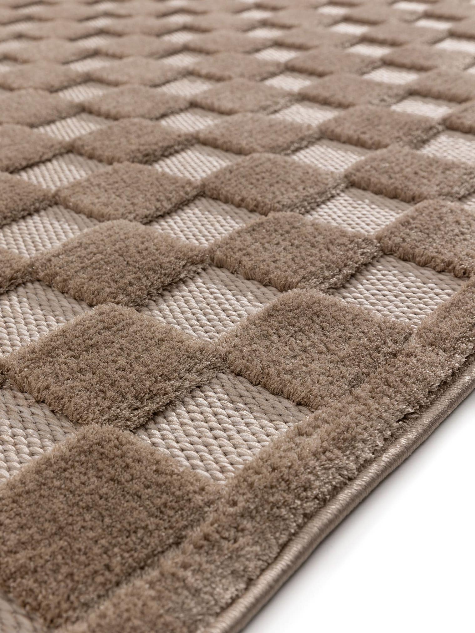 Rug made of 100% Polyester (Microfiber) in Taupe with a 11 - 20 mm high pile by benuta Pop