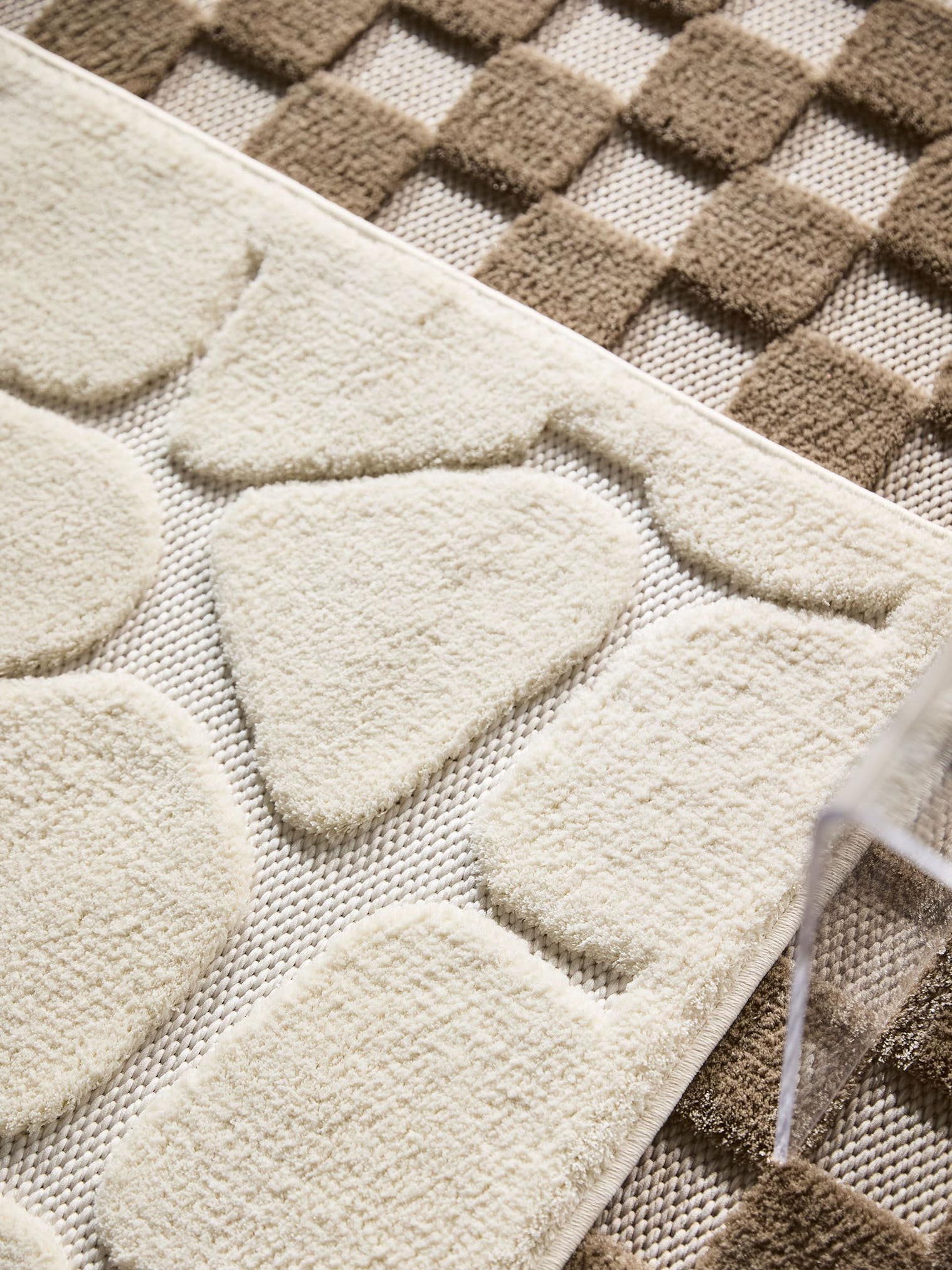 Rug made of 100% Polyester (Microfiber) in Taupe with a 11 - 20 mm high pile by benuta Pop