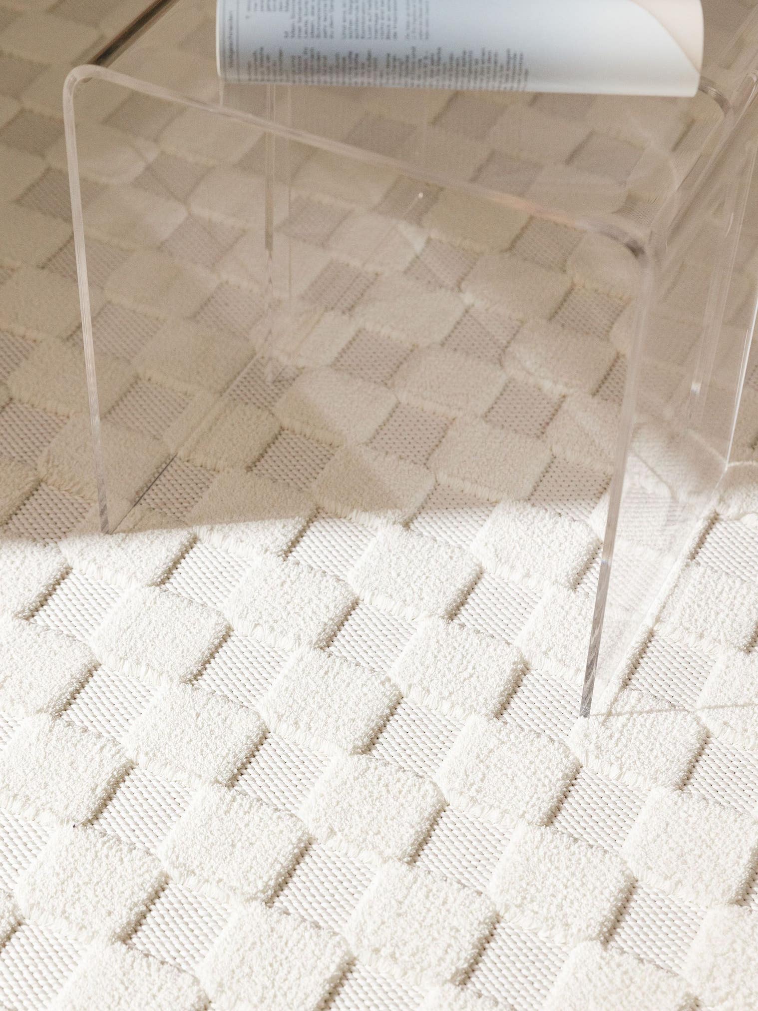 Rug made of 100% Polyester (Microfiber) in White with a 11 - 20 mm high pile by benuta Pop