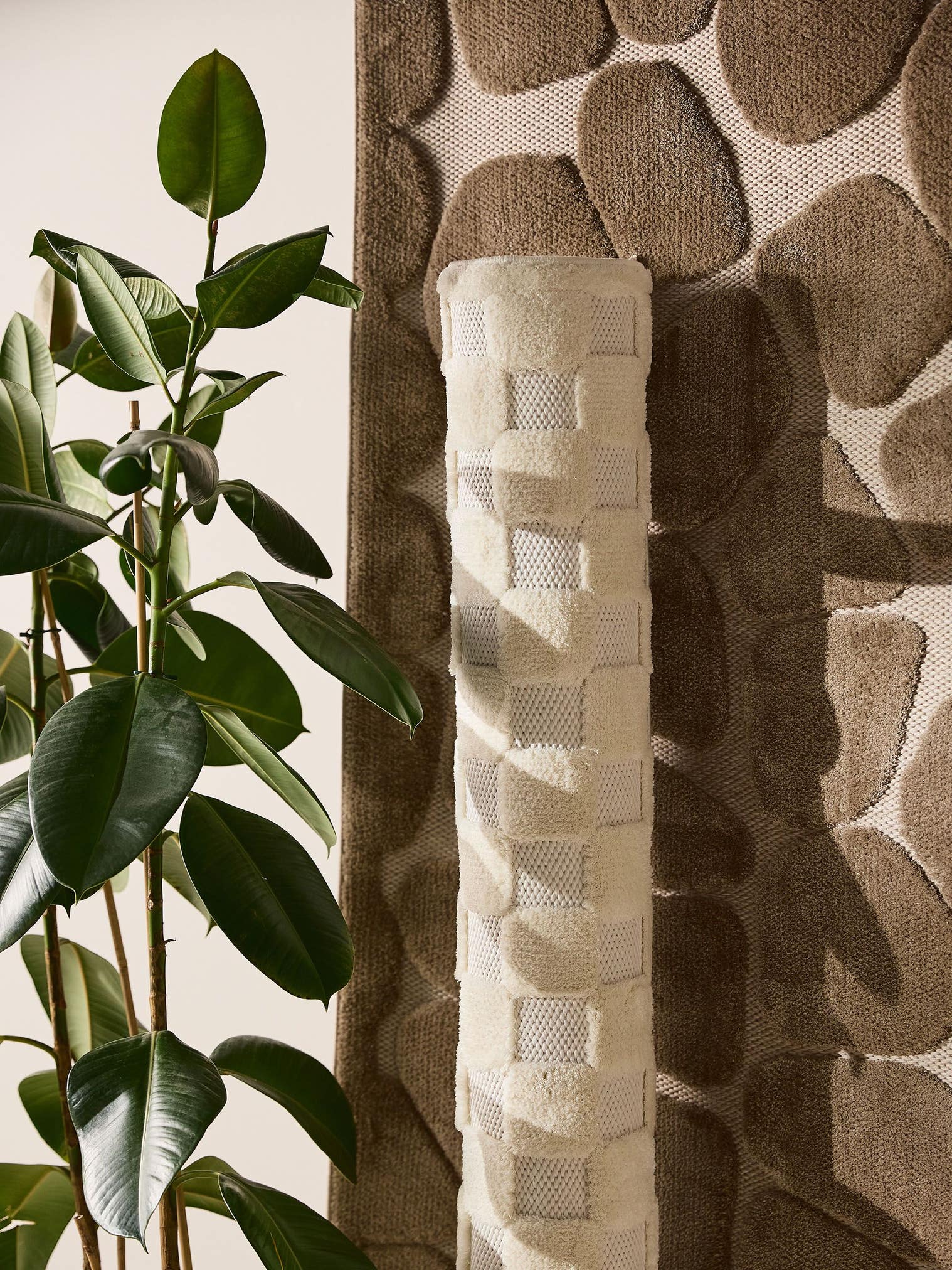 Rug made of 100% Polyester (Microfiber) in White with a 11 - 20 mm high pile by benuta Pop