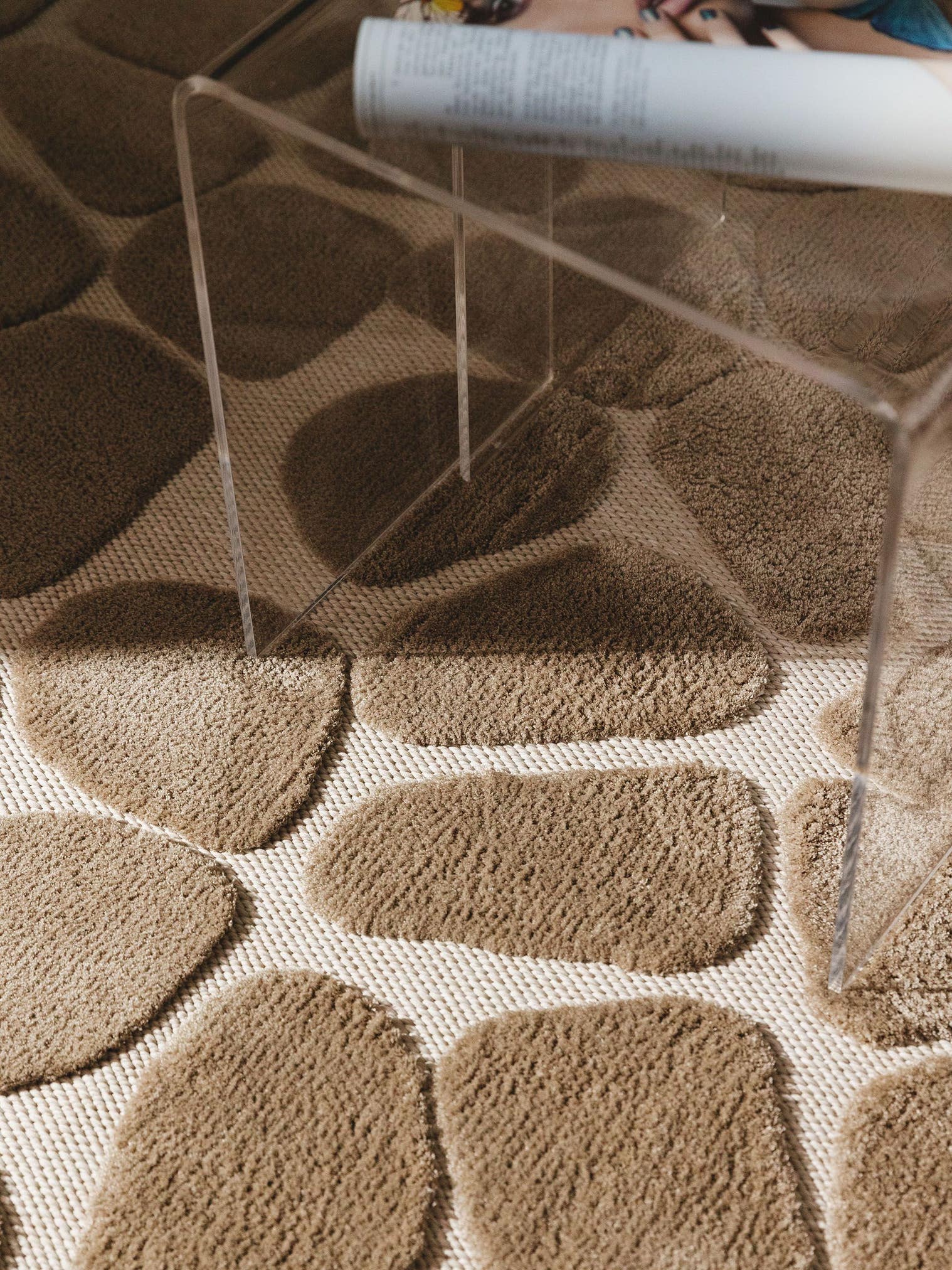 Teppich aus 100% Polyester (Mikrofaser) in Taupe mit 11 bis 20 mm hohem Flor von benuta Pop