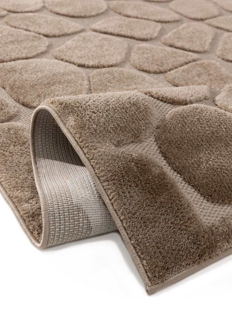 Rug made of 100% Polyester (Microfiber) in Taupe with a 11 - 20 mm high pile by benuta Pop