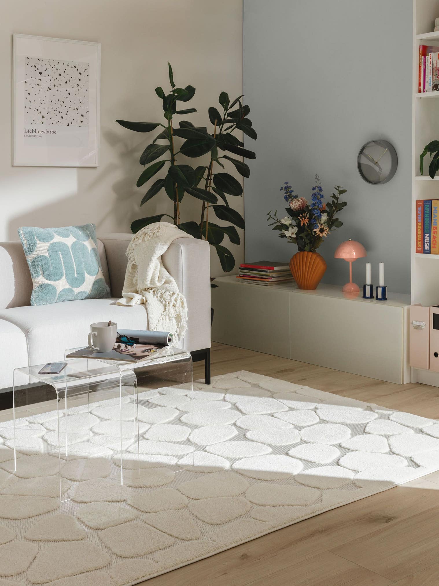 Rug made of 100% Polyester (Microfiber) in White with a 11 - 20 mm high pile by benuta Pop