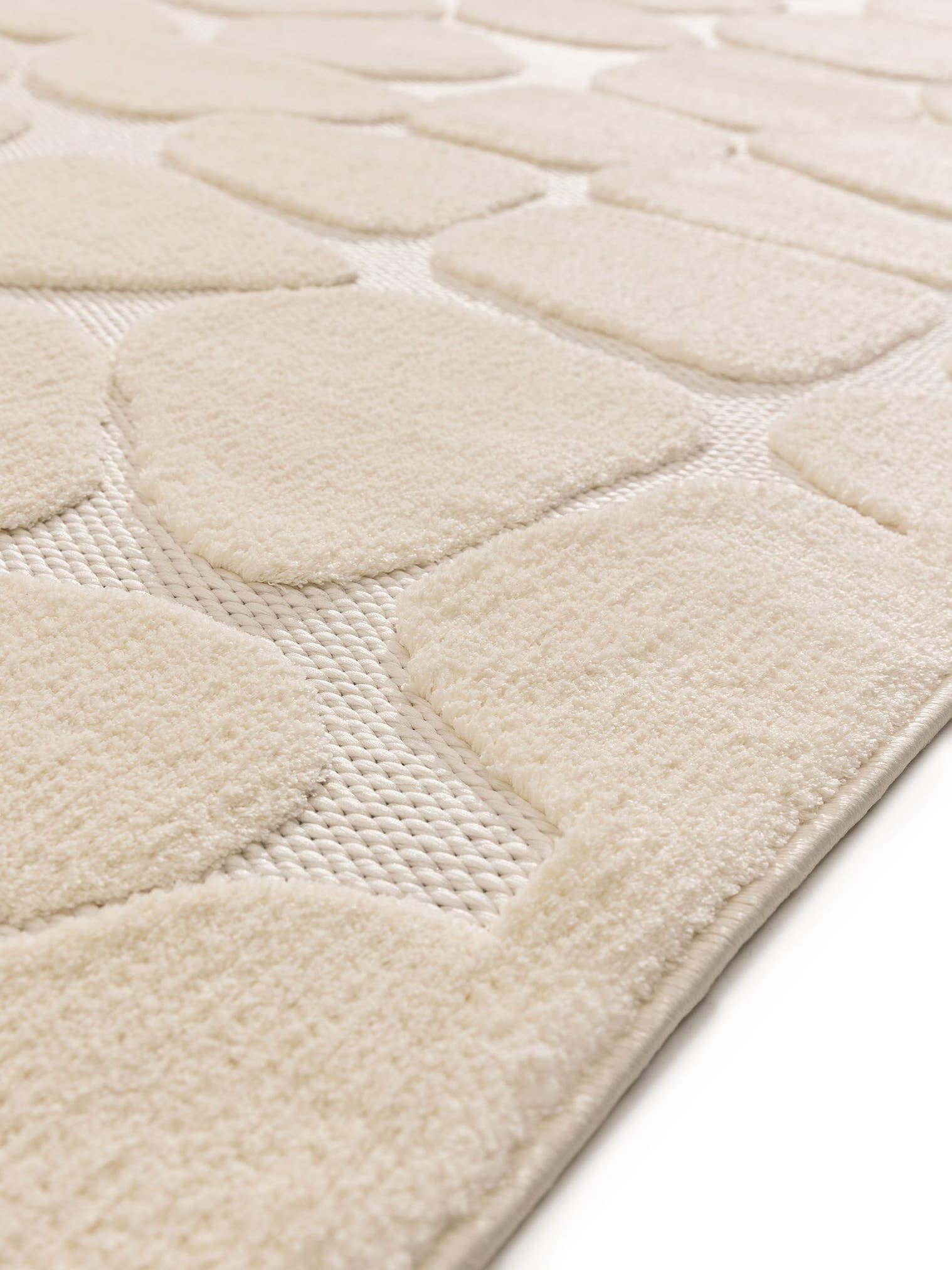 Rug made of 100% Polyester (Microfiber) in White with a 11 - 20 mm high pile by benuta Pop