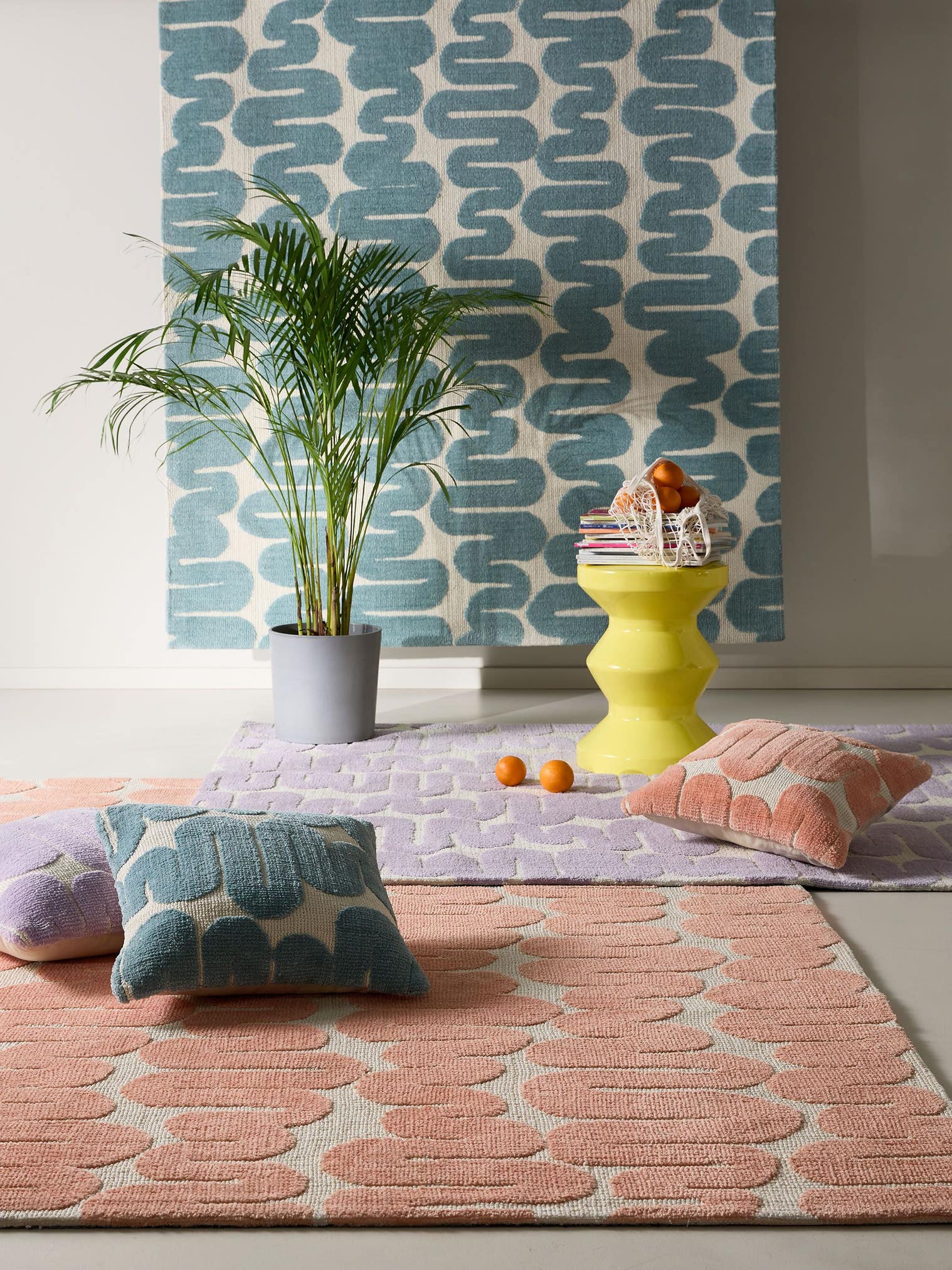 Matta av 100% Polyester (microfiber) i Lila med 6 - 10 mm hög lugg från benuta Pop