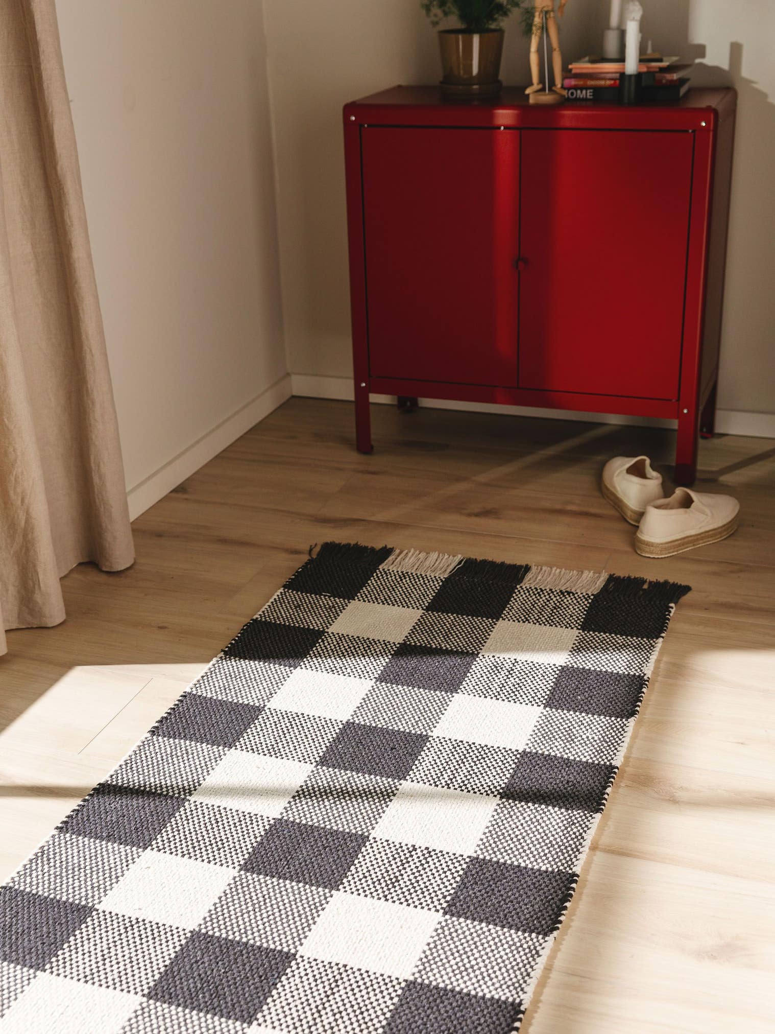 Teppich aus 100% Baumwolle in Schwarz/Weiß mit bis 5 mm hohem Flor von benuta Pop
