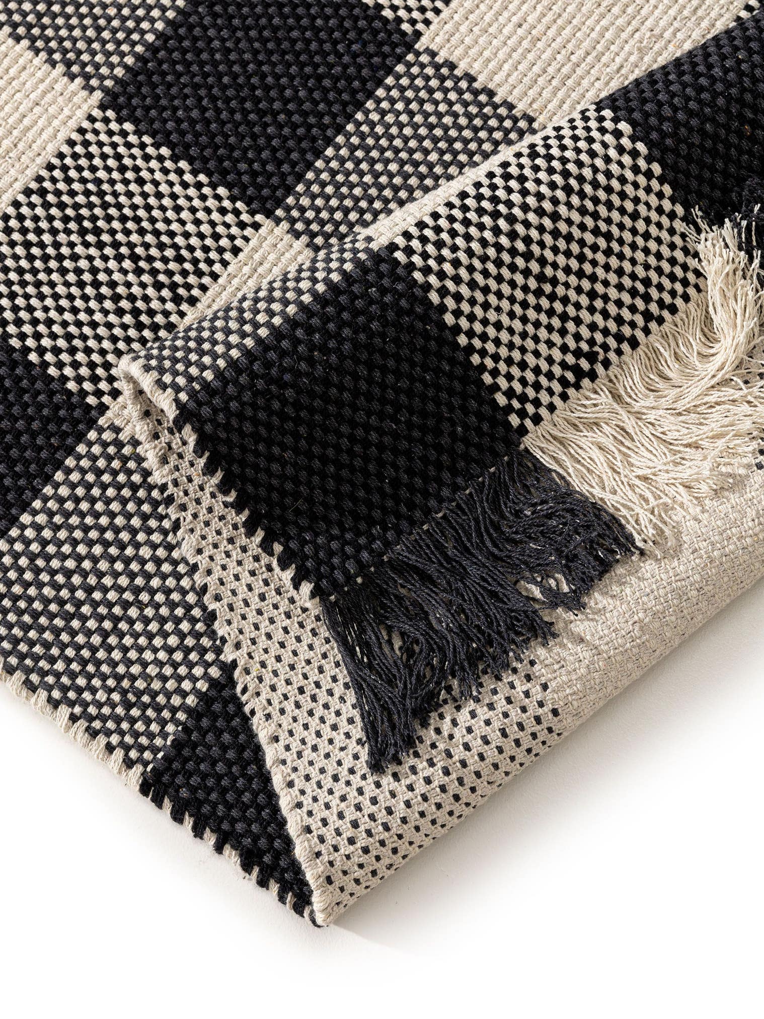 Teppich aus 100% Baumwolle in Schwarz/Weiß mit bis 5 mm hohem Flor von benuta Pop