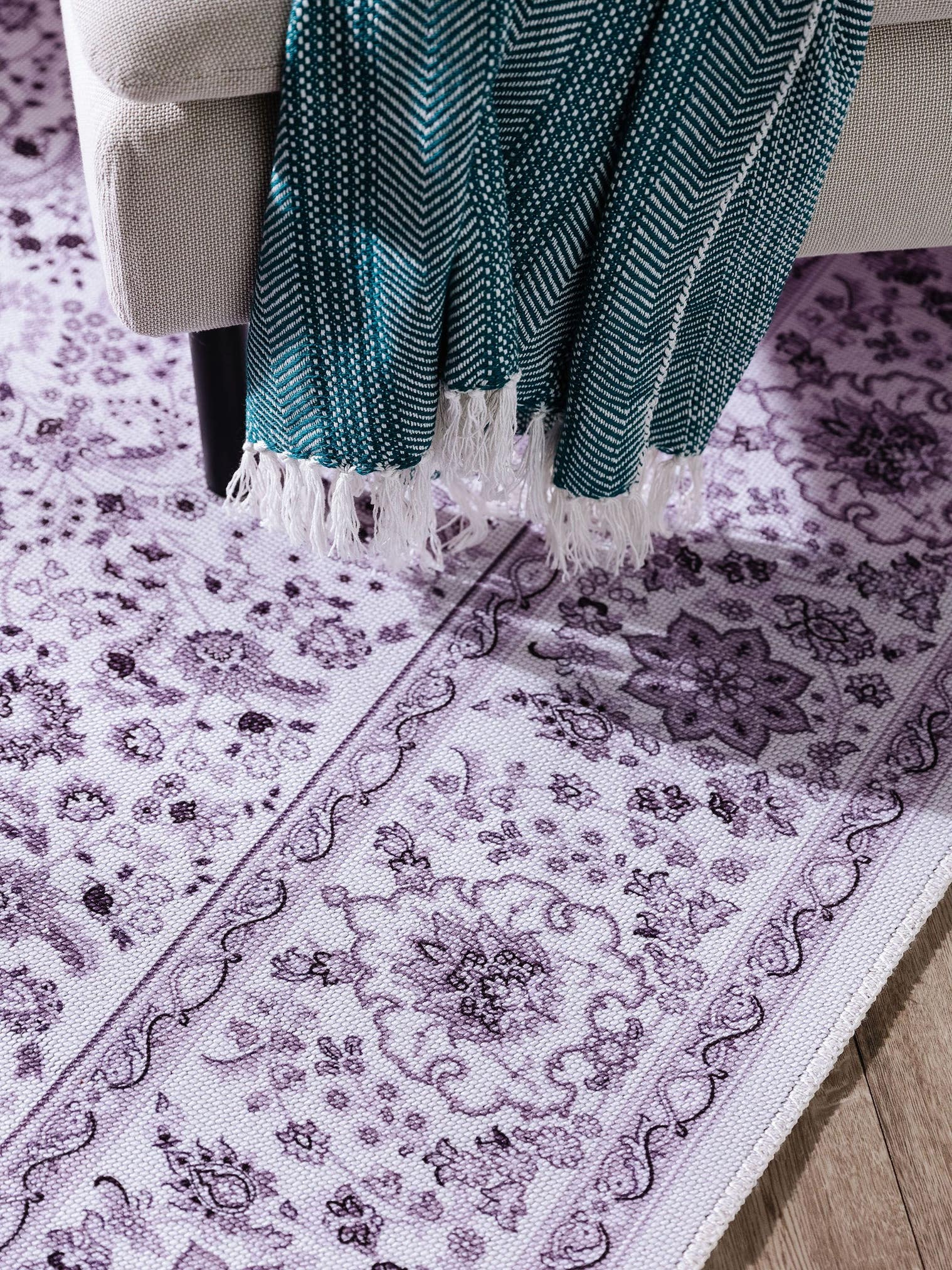 Tapijt van 70% Polyester, 30% Katoen in Purper met een 1- 5 mm hoge pool van benuta Pop