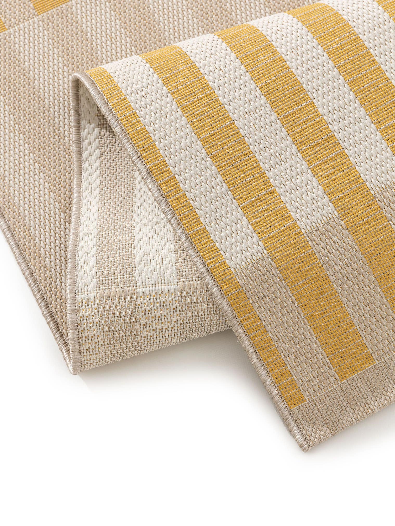 Tappeto di 100% poliestere (riciclaggio PET) in Giallo con pelo alto 1- 5 mm da benuta Nest