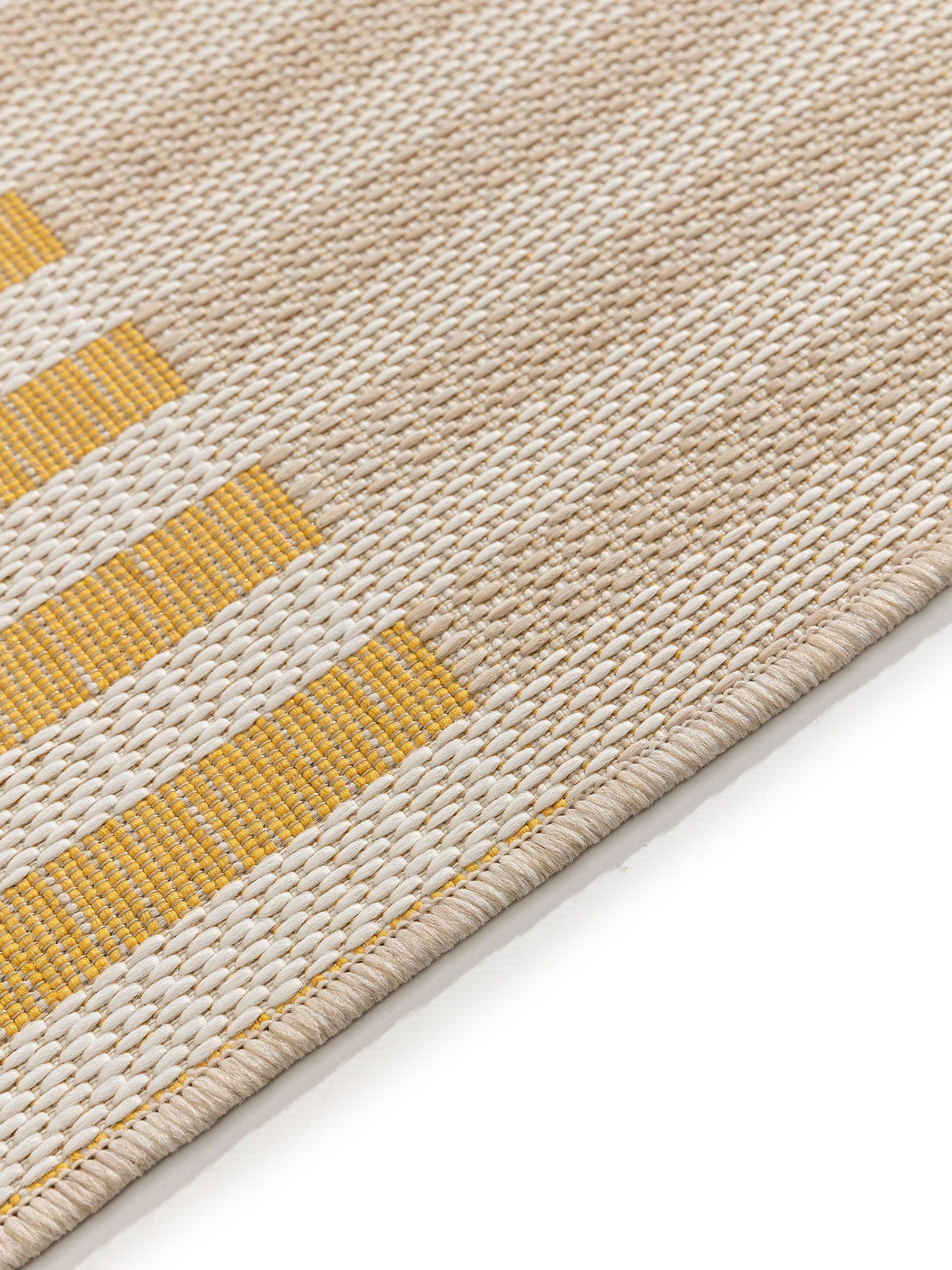 Matta av 100% Polyester i Gul med 1- 5 mm hög lugg från benuta Nest