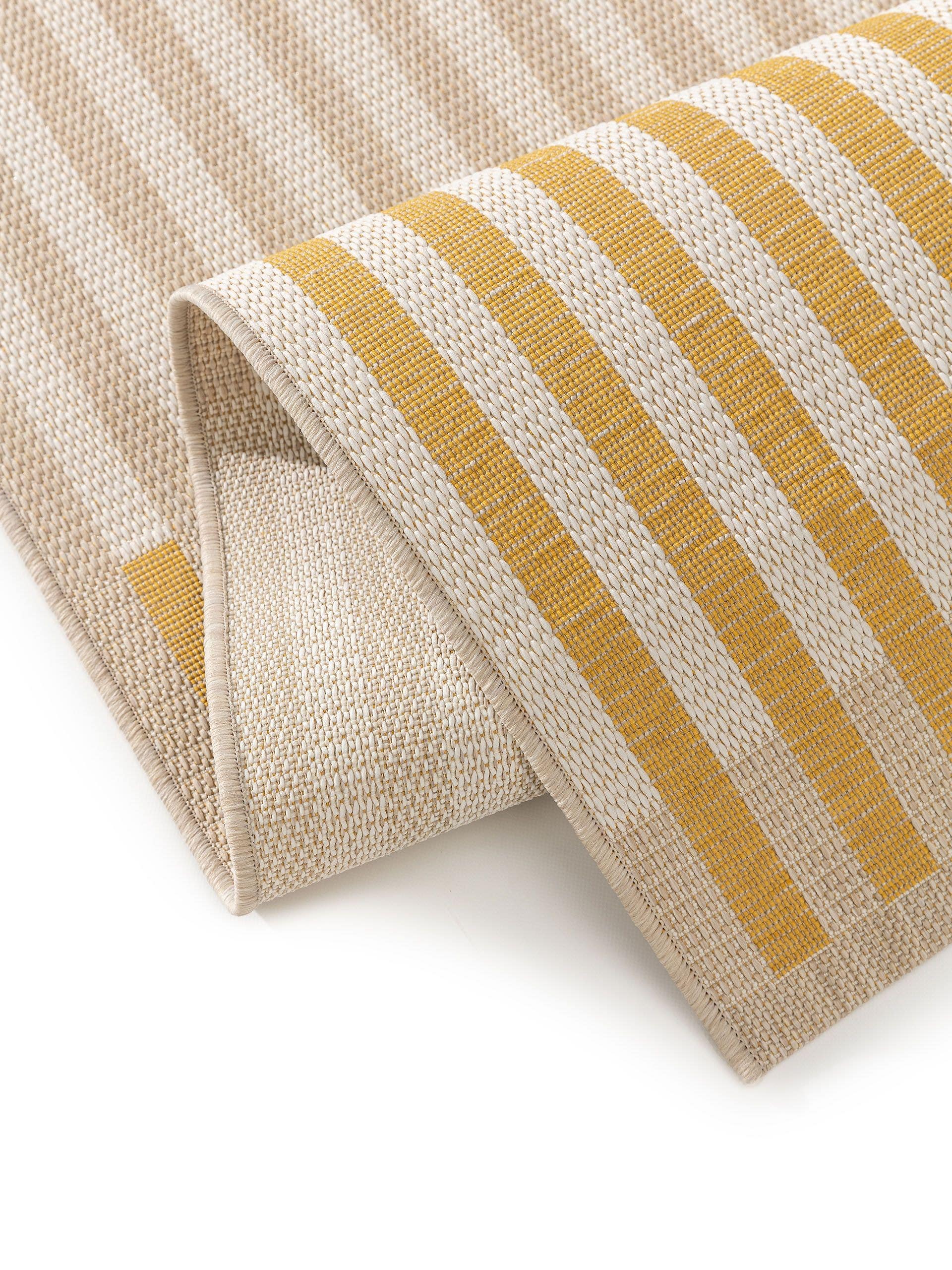 Matta av 100% Polyester i Gul med 1- 5 mm hög lugg från benuta Nest