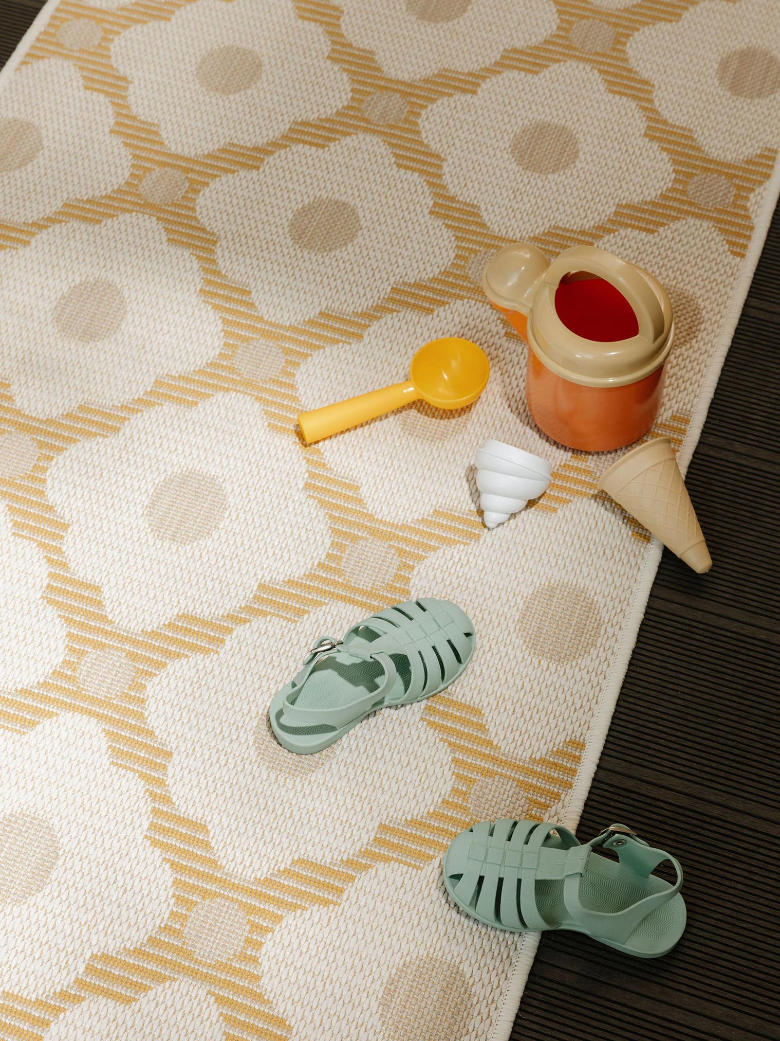 Teppich aus 100% Polyester (recyceltes PET) in Gelb mit bis 5 mm hohem Flor von benuta Nest