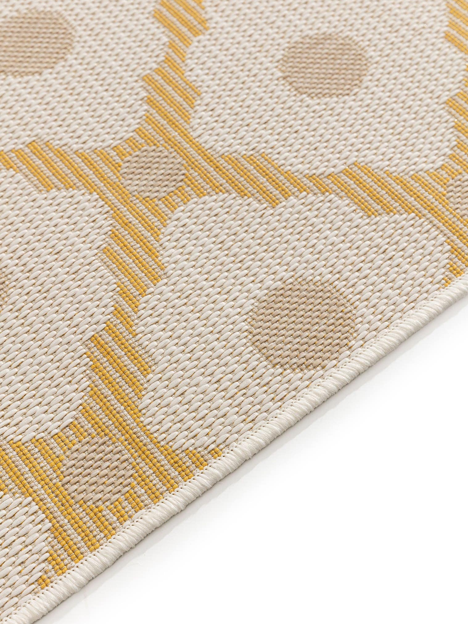 Teppich aus 100% Polyester (recyceltes PET) in Gelb mit bis 5 mm hohem Flor von benuta Nest