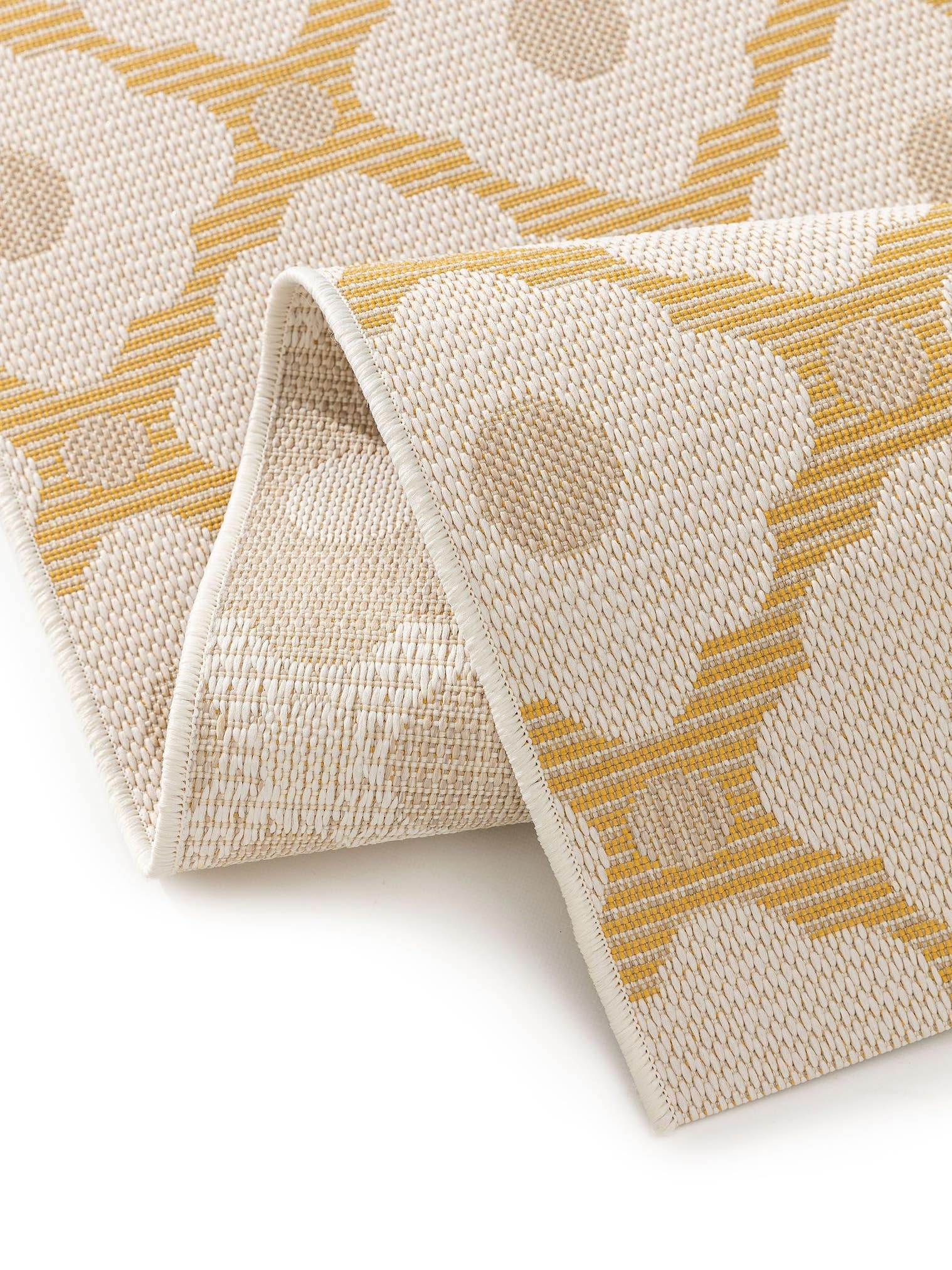 Teppich aus 100% Polyester (recyceltes PET) in Gelb mit bis 5 mm hohem Flor von benuta Nest
