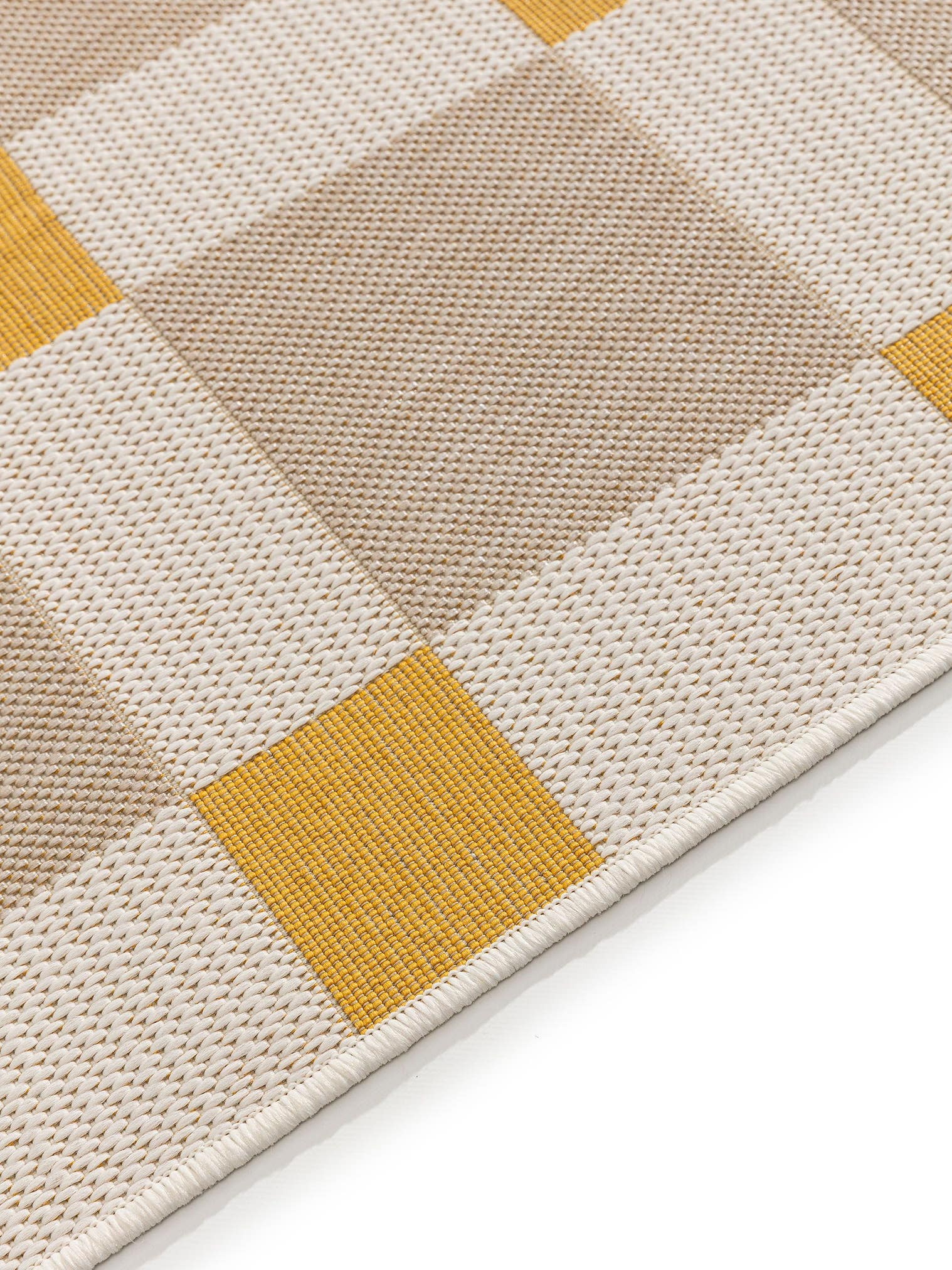 Teppe av 100 % polyester (resirkulert PET) i Beige med opptil 5 mm høy lugg fra benuta Nest