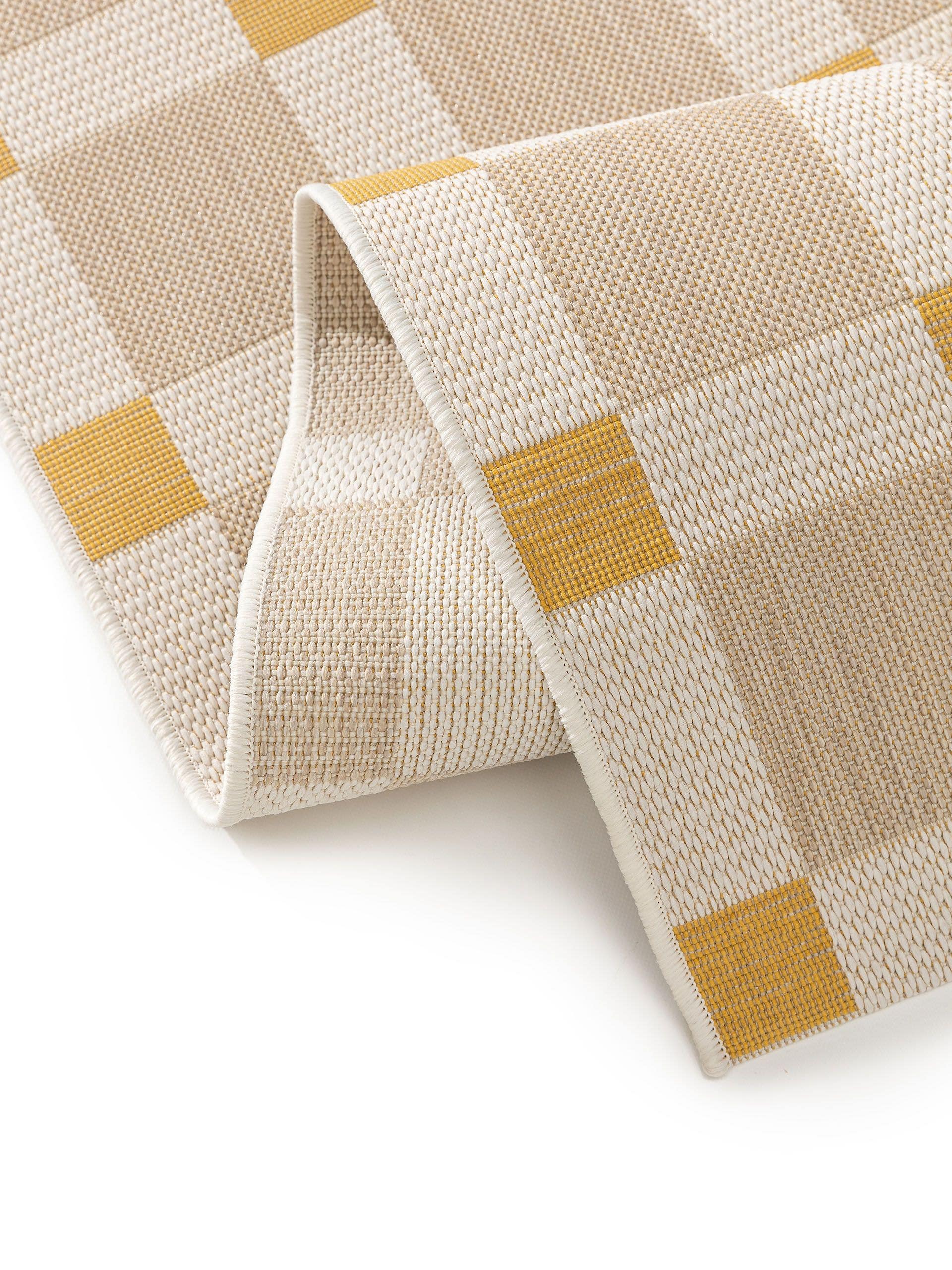 Matta av 100% Polyester i Beige med 1- 5 mm hög lugg från benuta Nest