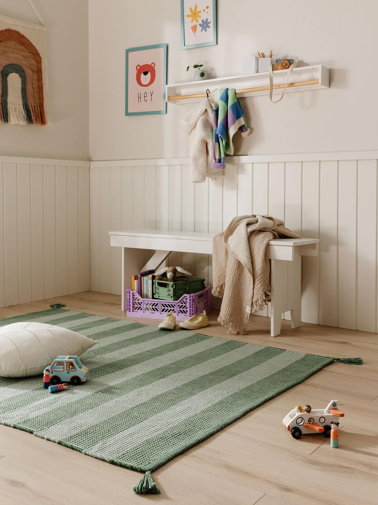 Rug made of 100% Polyester (recycled PET) in Green with a 1- 5 mm high pile by Lytte