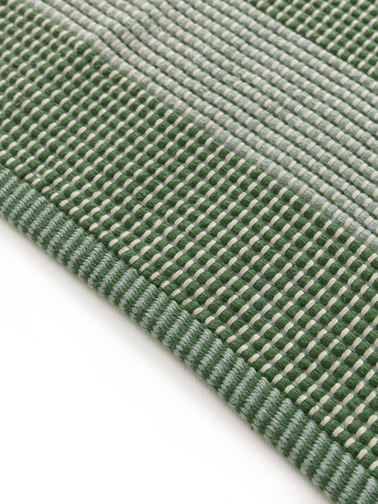 Rug made of 100% Polyester (recycled PET) in Green with a 1- 5 mm high pile by Lytte