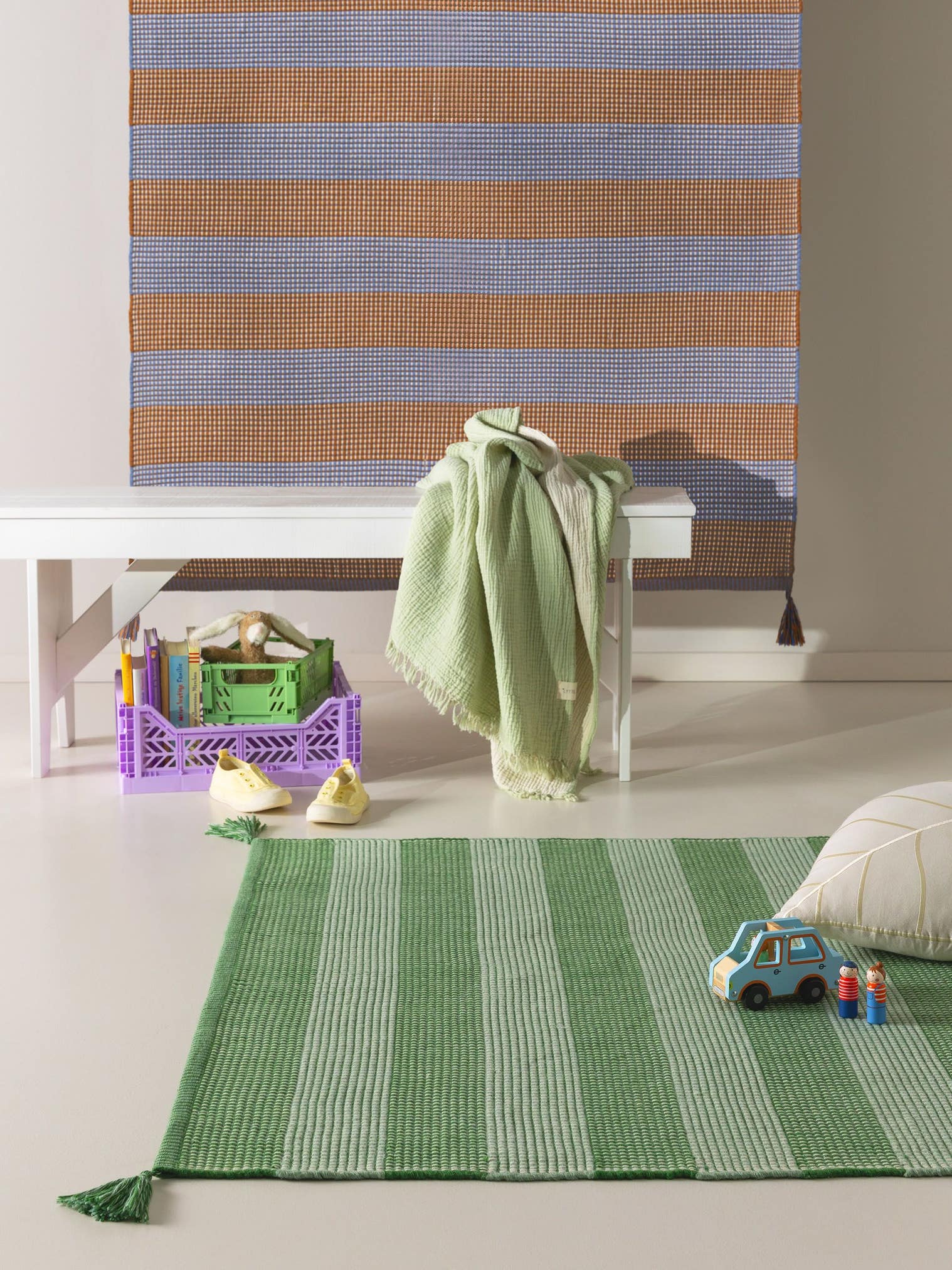 Rug made of 100% Polyester (recycled PET) in Green with a 1- 5 mm high pile by Lytte