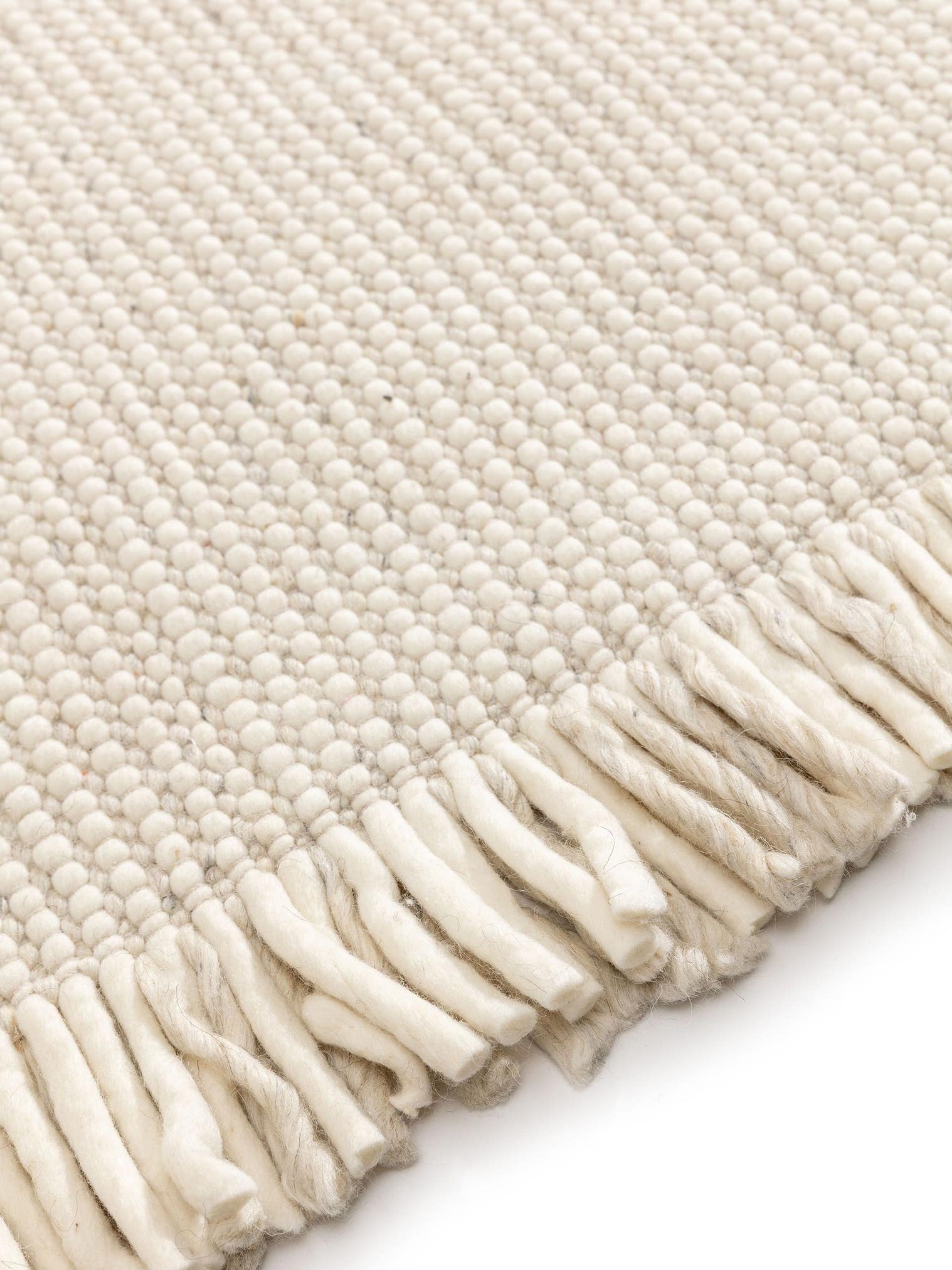 Teppich aus 60% Wolle, 25% Polyester, 15% Viskose in Beige mit bis 5 mm hohem Flor von benuta Pure