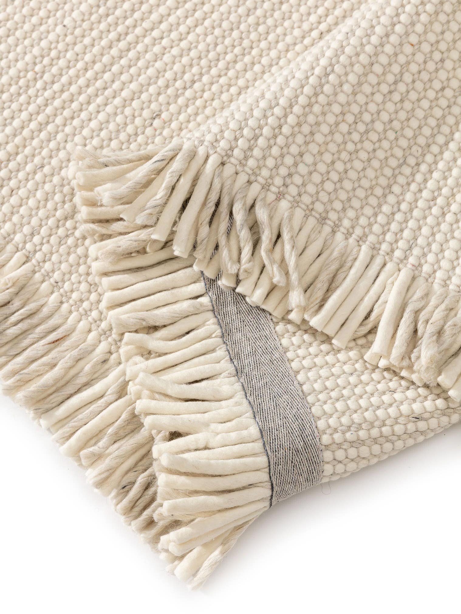 Teppich aus 60% Wolle, 25% Polyester, 15% Viskose in Beige mit bis 5 mm hohem Flor von benuta Pure