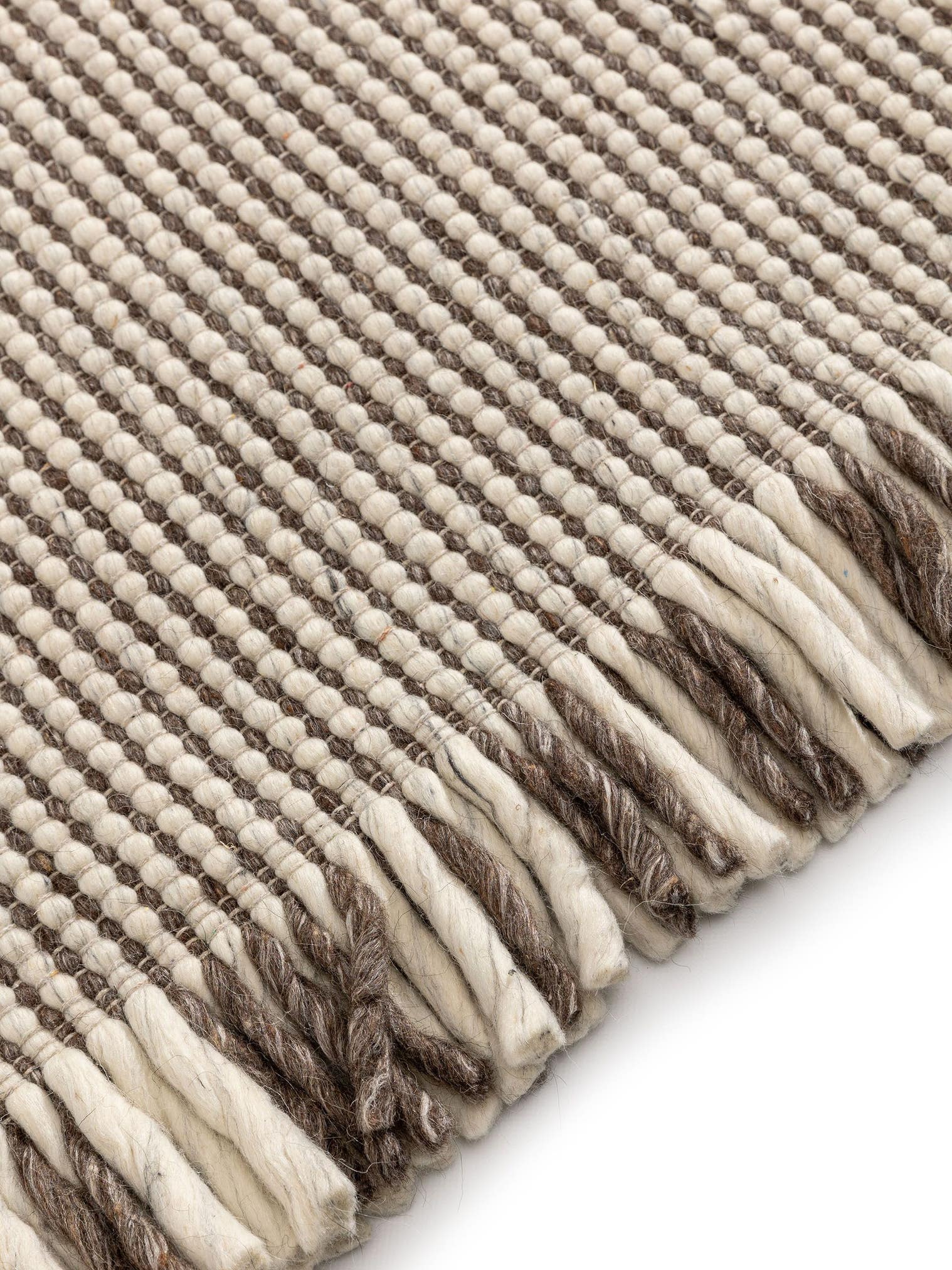 Teppich aus 60% Wolle, 25% Polyester, 15% Viskose in Beige mit bis 5 mm hohem Flor von benuta Pure