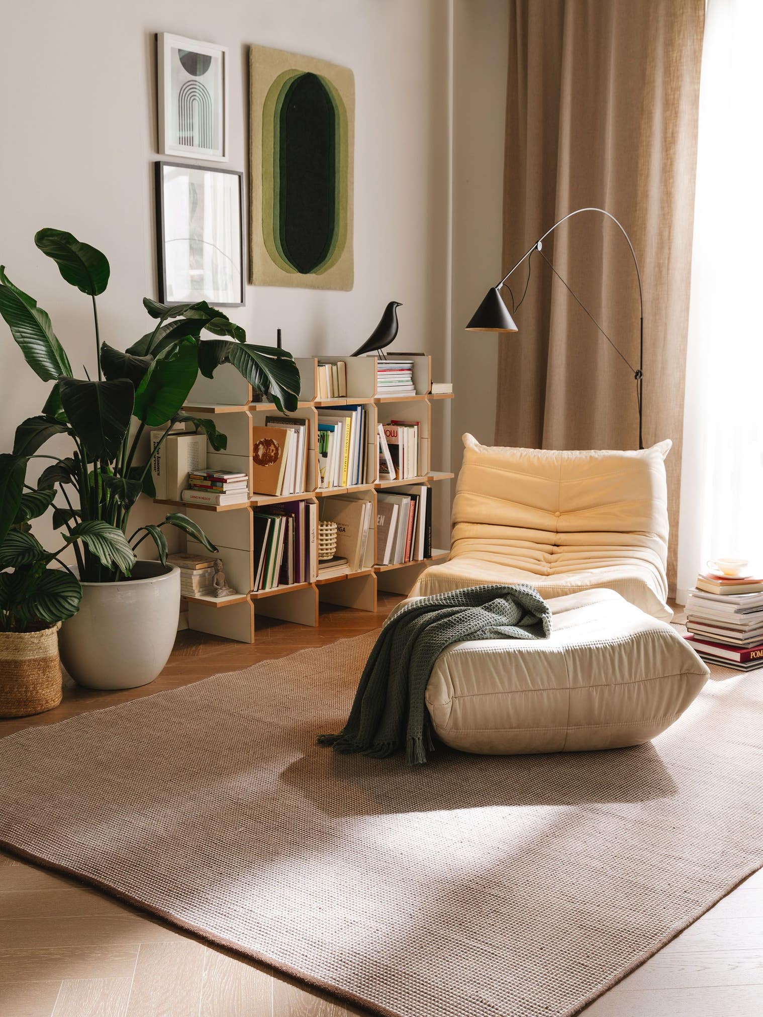 Teppich aus 100% Polyester (recyceltes PET) in Beige mit bis 5 mm hohem Flor von benuta Pure