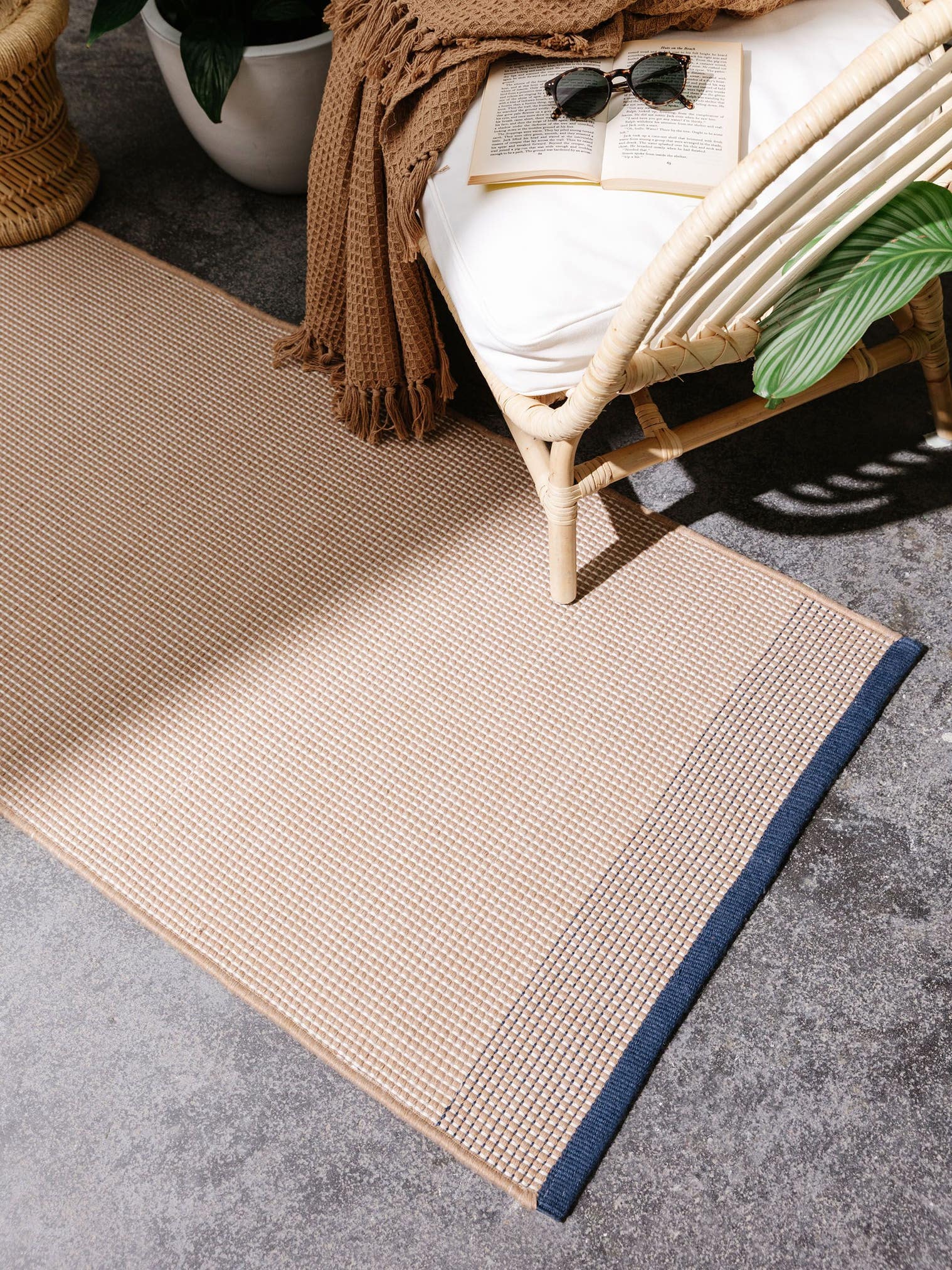 Teppich aus 100% Polyester (recyceltes PET) in Beige mit bis 5 mm hohem Flor von benuta Pure