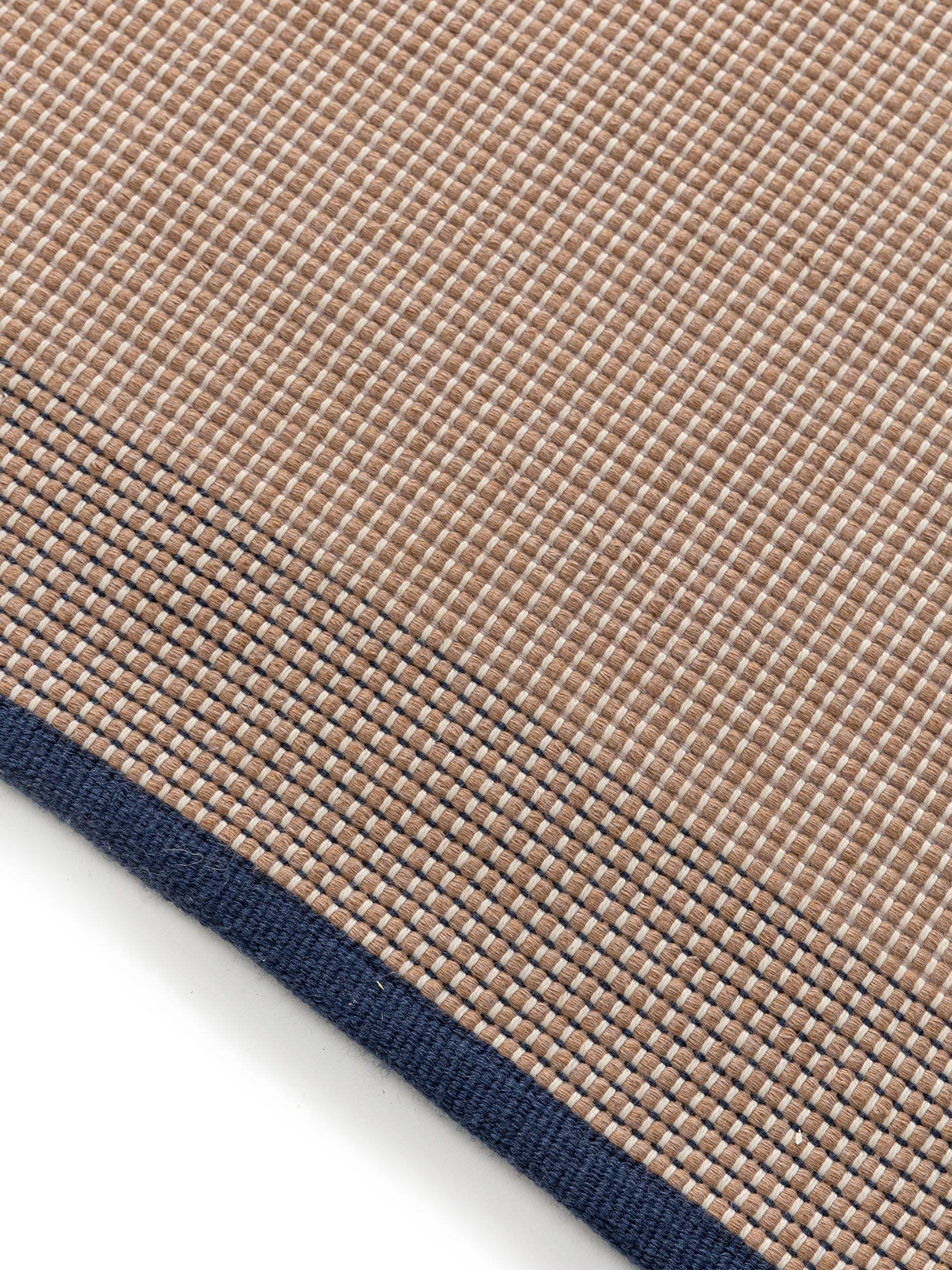 Matta av 100% Polyester i Beige med 1- 5 mm hög lugg från benuta Pure